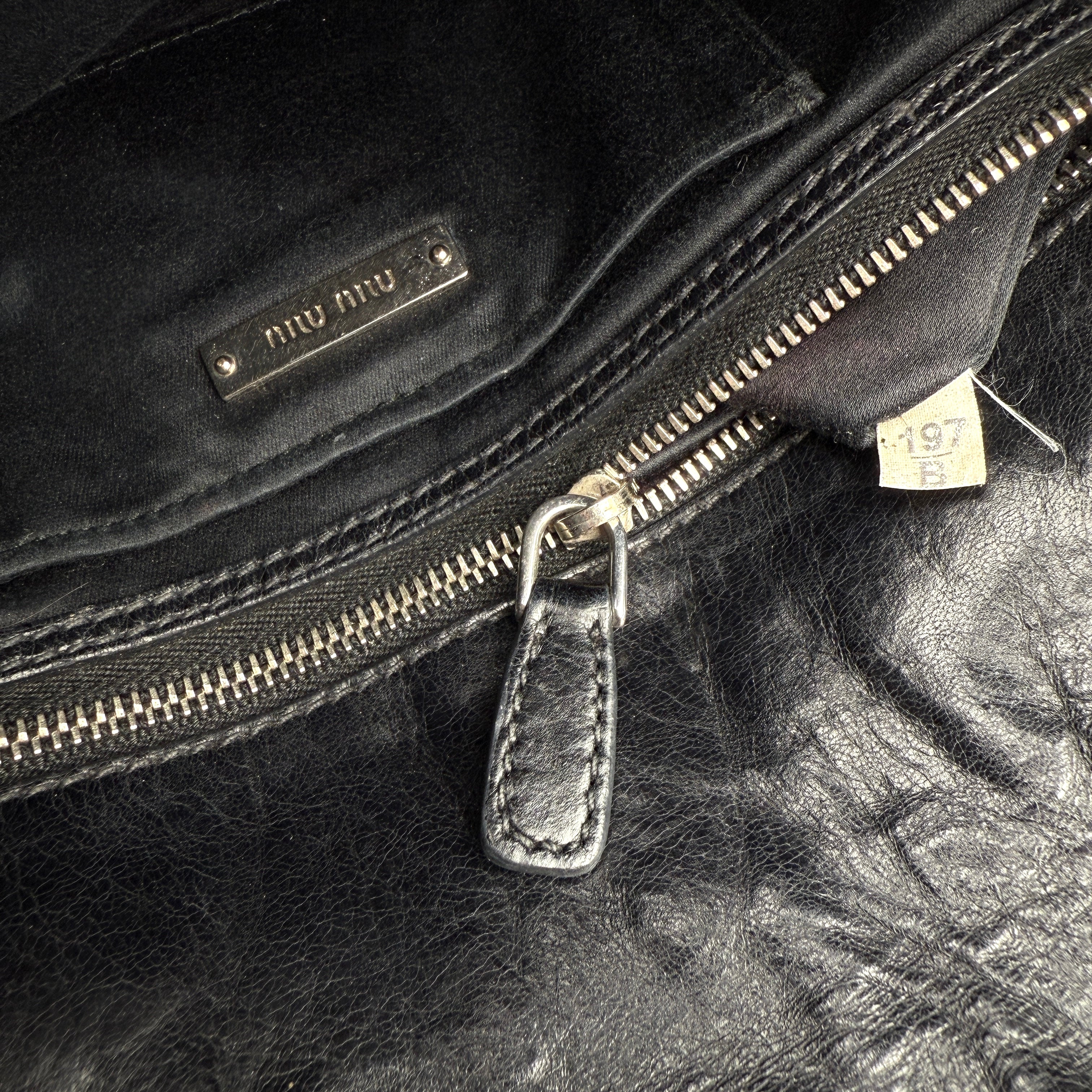 Pre-owned miu-miu-black-matelasse-leather-shoulder-bag-front