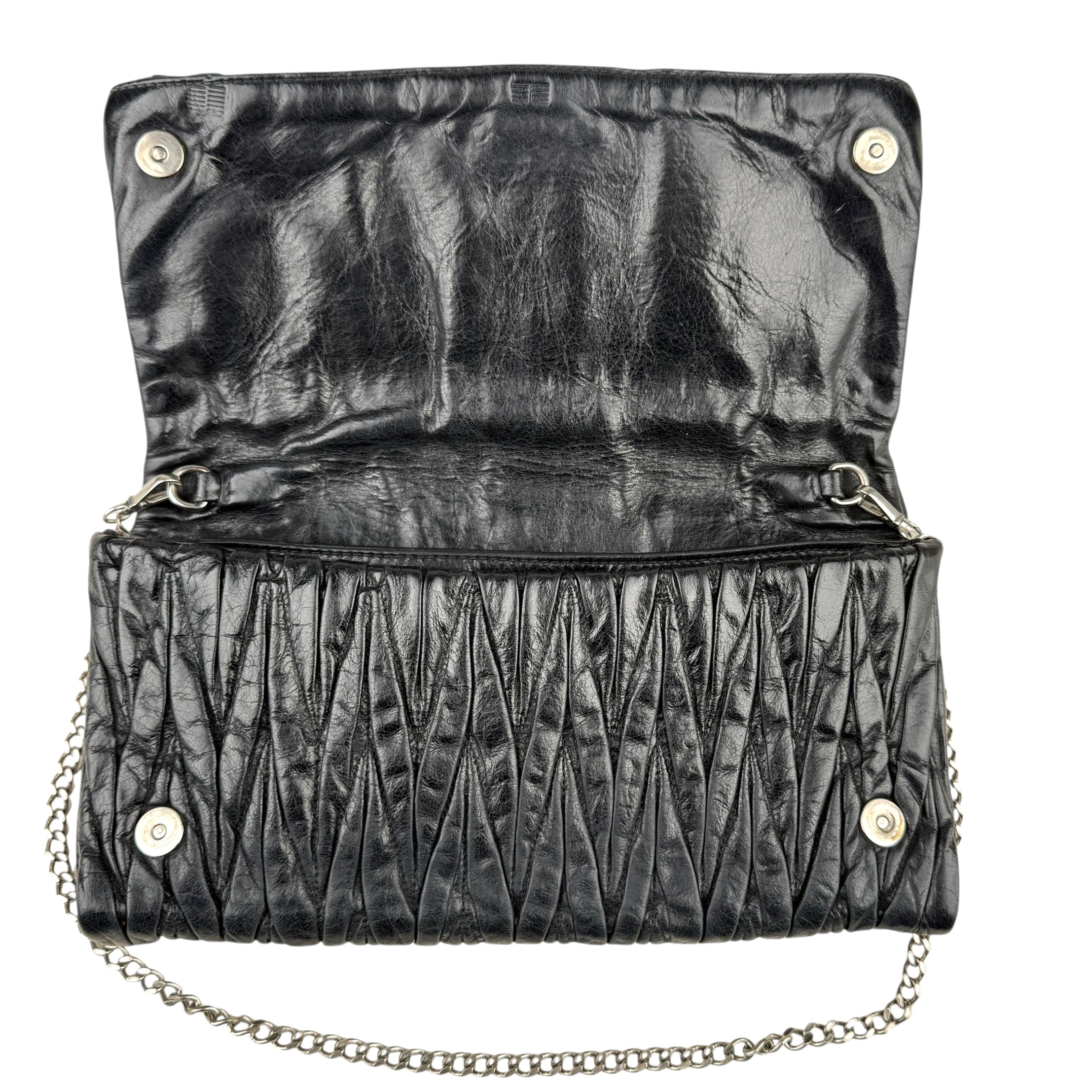 Pre-owned miu-miu-black-matelasse-leather-shoulder-bag-front