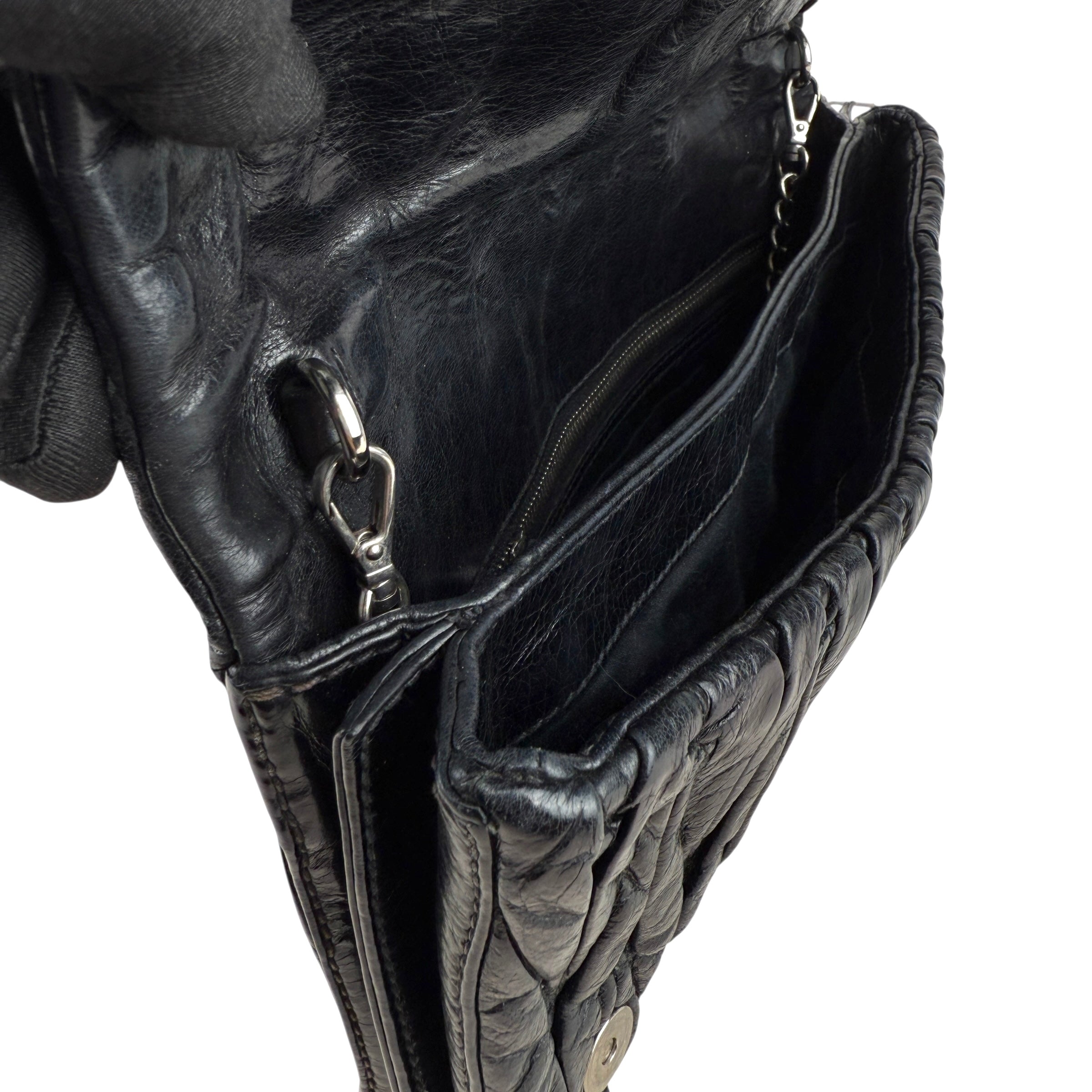 Pre-owned miu-miu-black-matelasse-leather-shoulder-bag-front