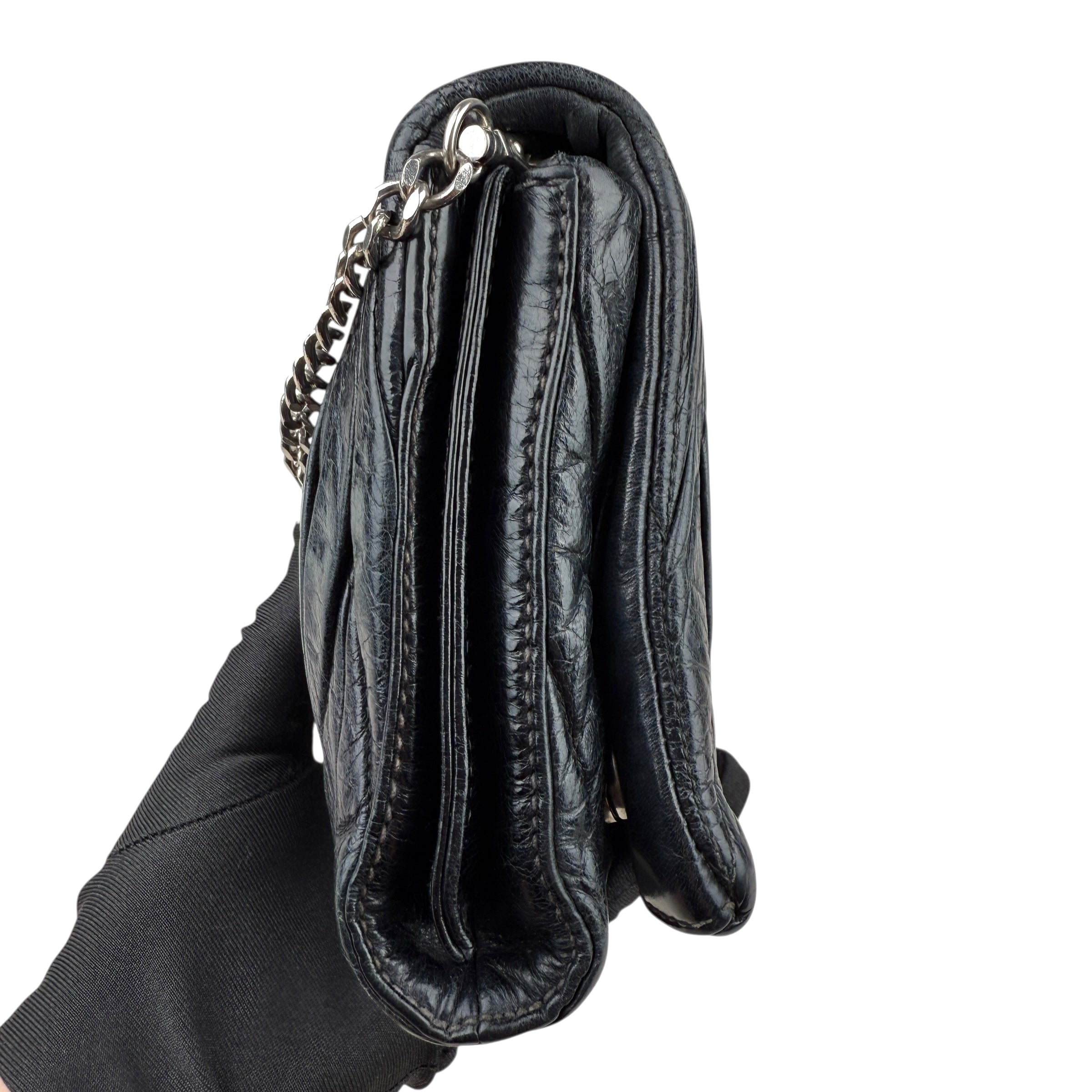 Pre-owned miu-miu-black-matelasse-leather-shoulder-bag-front