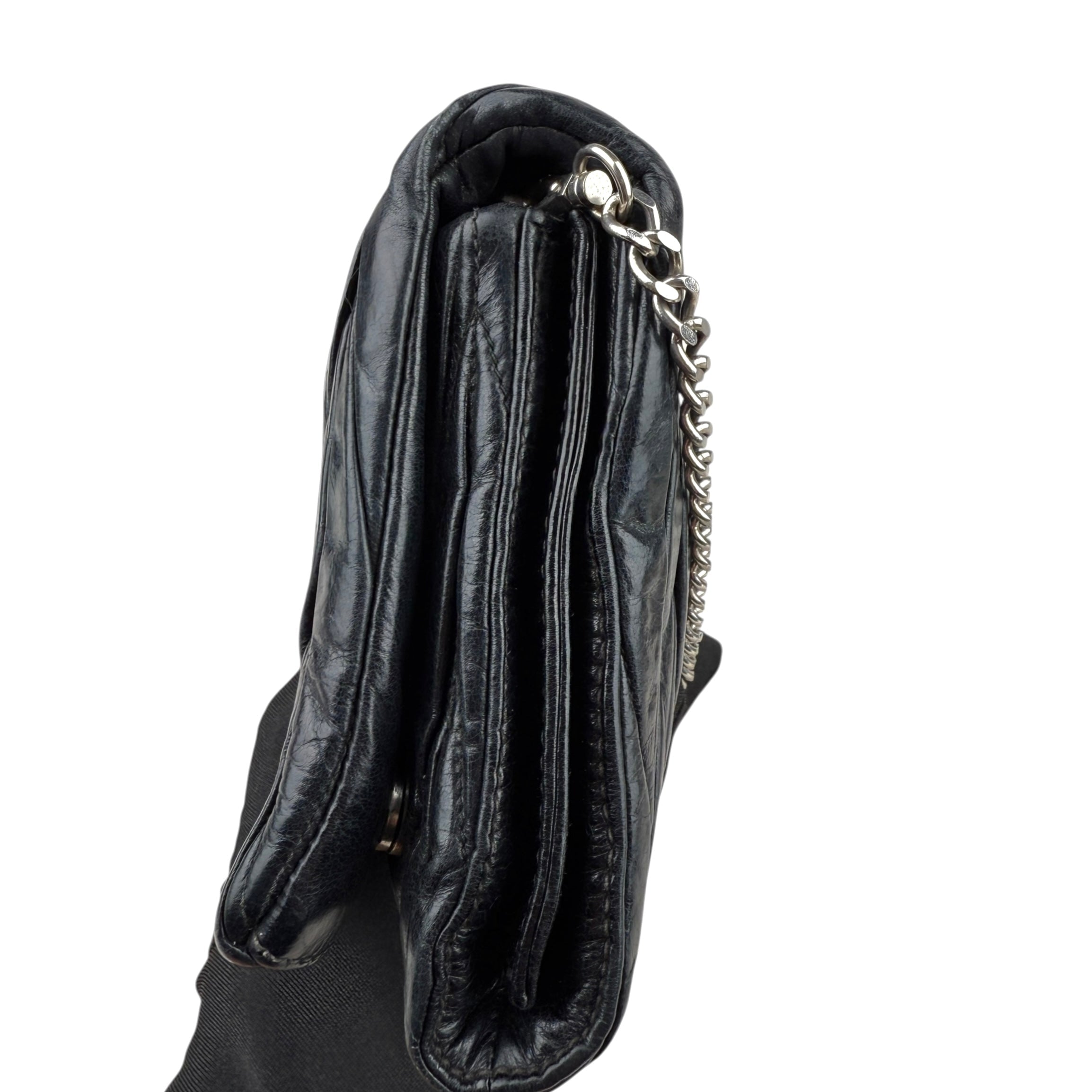 Pre-owned miu-miu-black-matelasse-leather-shoulder-bag-front