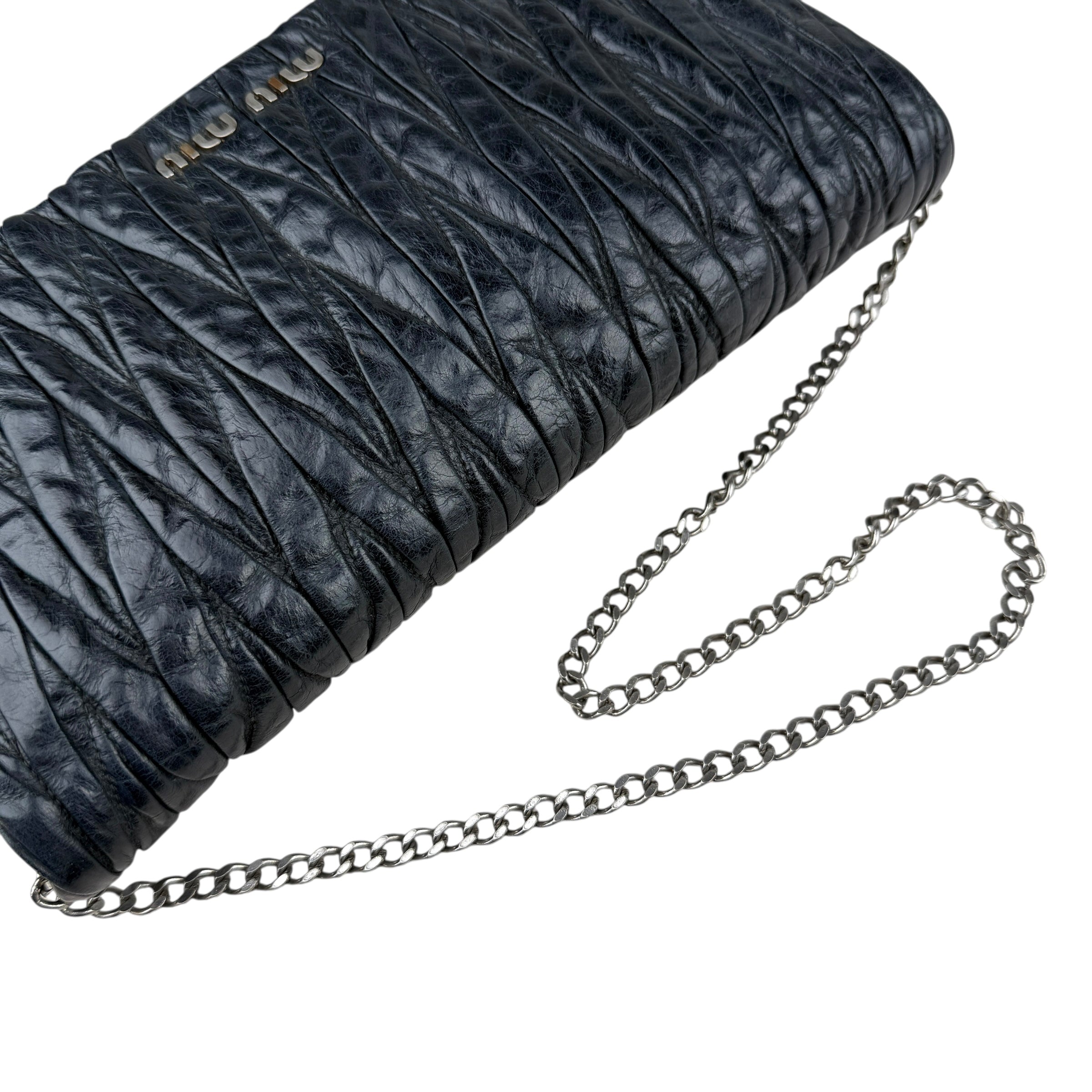 Pre-owned miu-miu-black-matelasse-leather-shoulder-bag-front