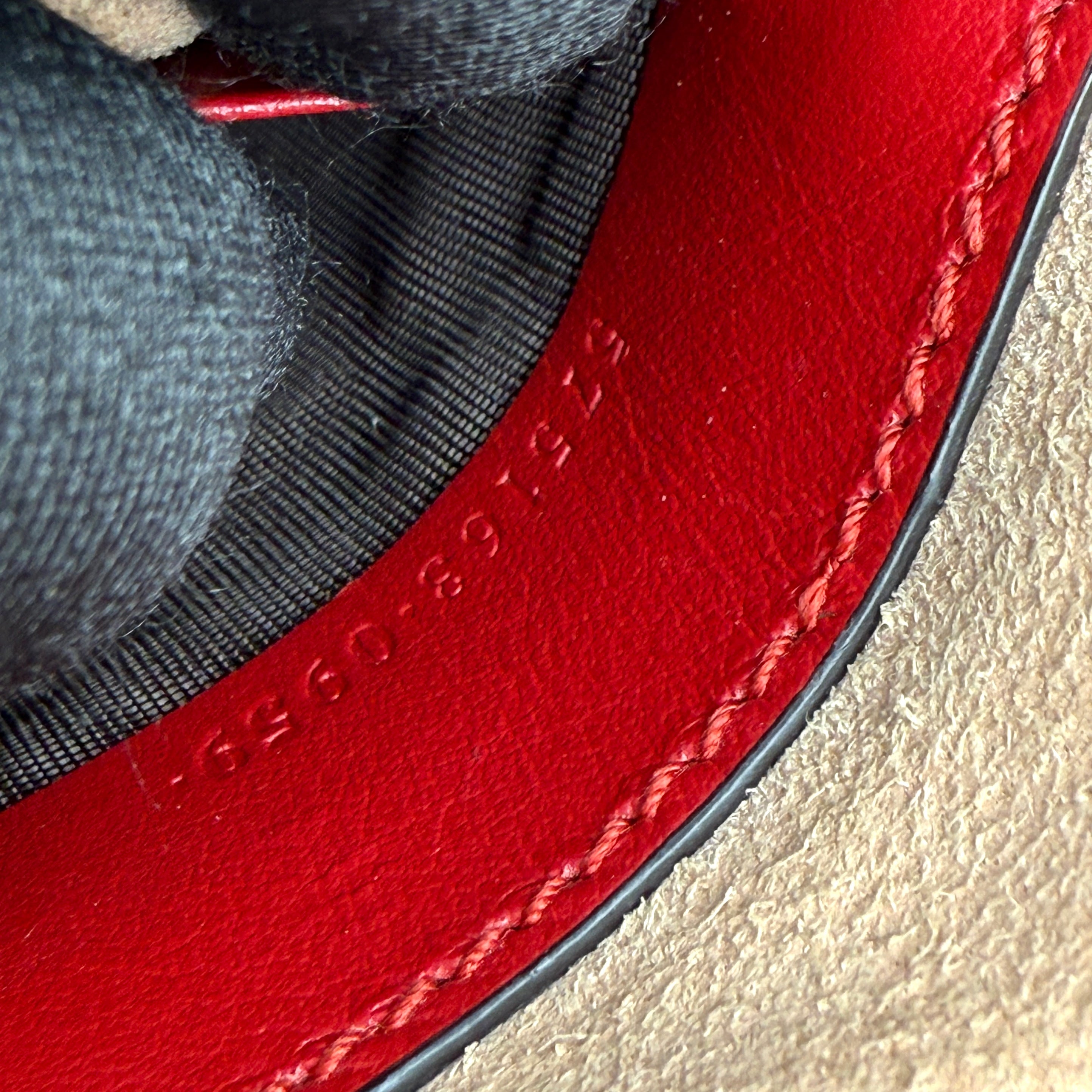 Pre-owned gucci-mini-bucket-gg-marmont-red-herringbone-leather-bag-front