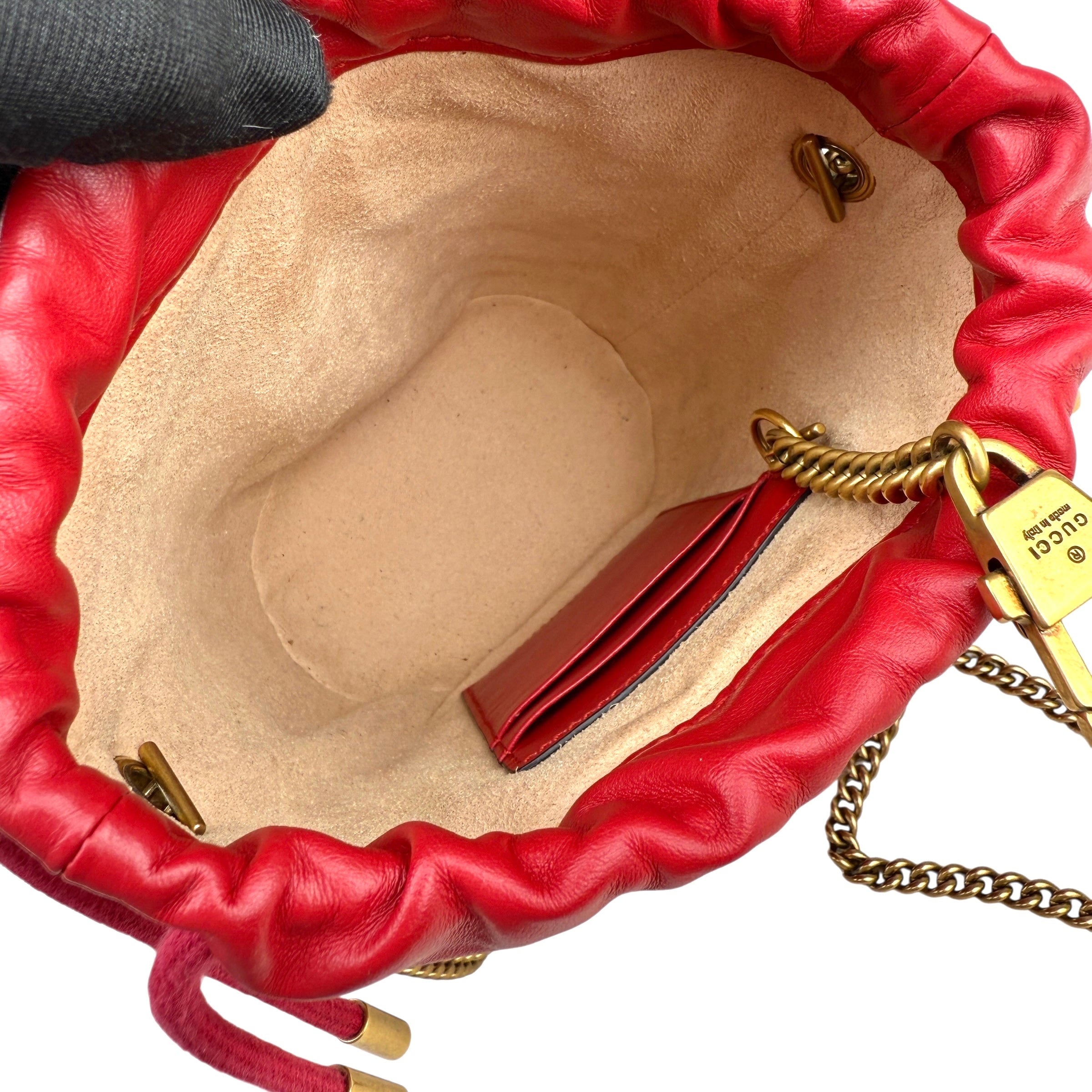 Pre-owned gucci-mini-bucket-gg-marmont-red-herringbone-leather-bag-front