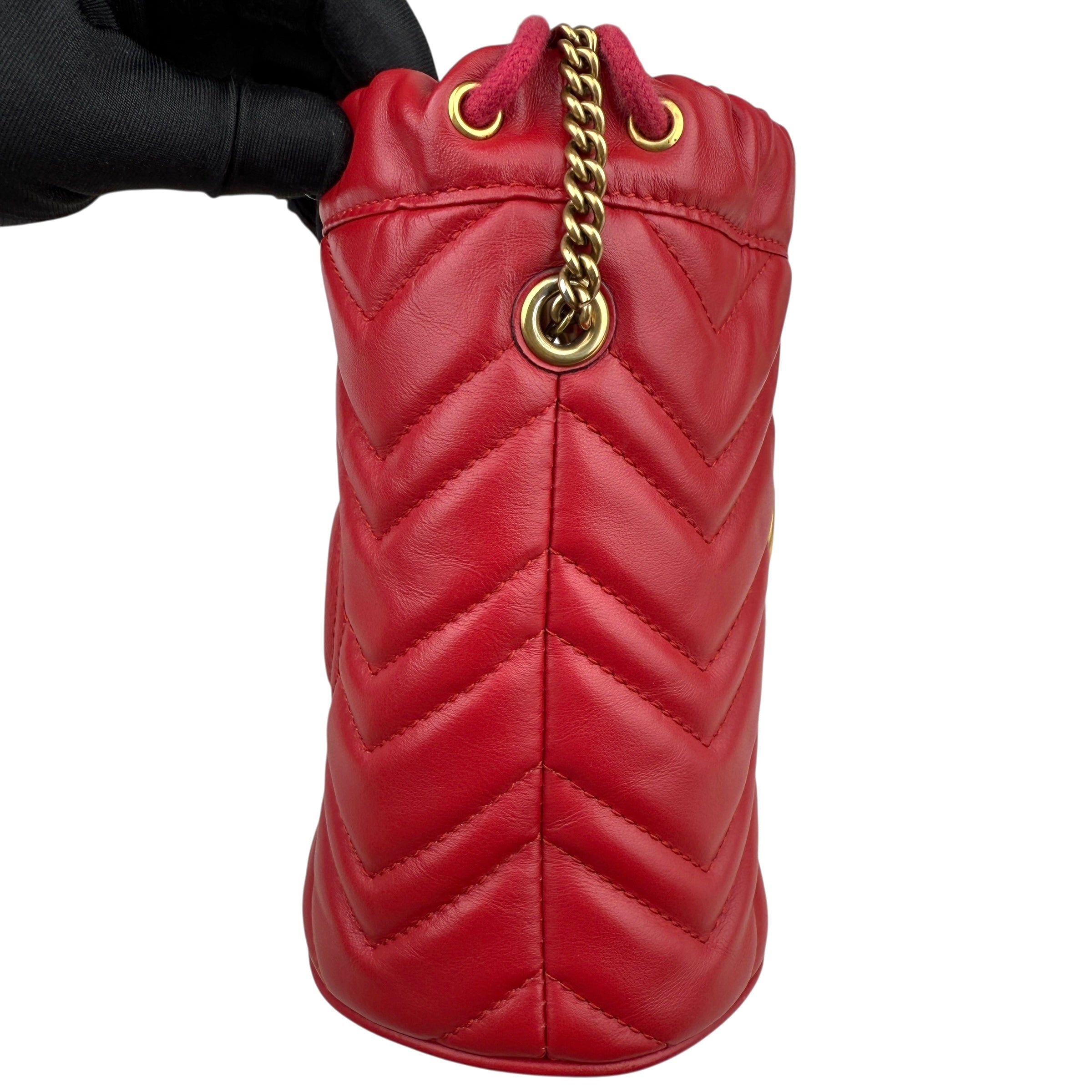 Pre-owned gucci-mini-bucket-gg-marmont-red-herringbone-leather-bag-front