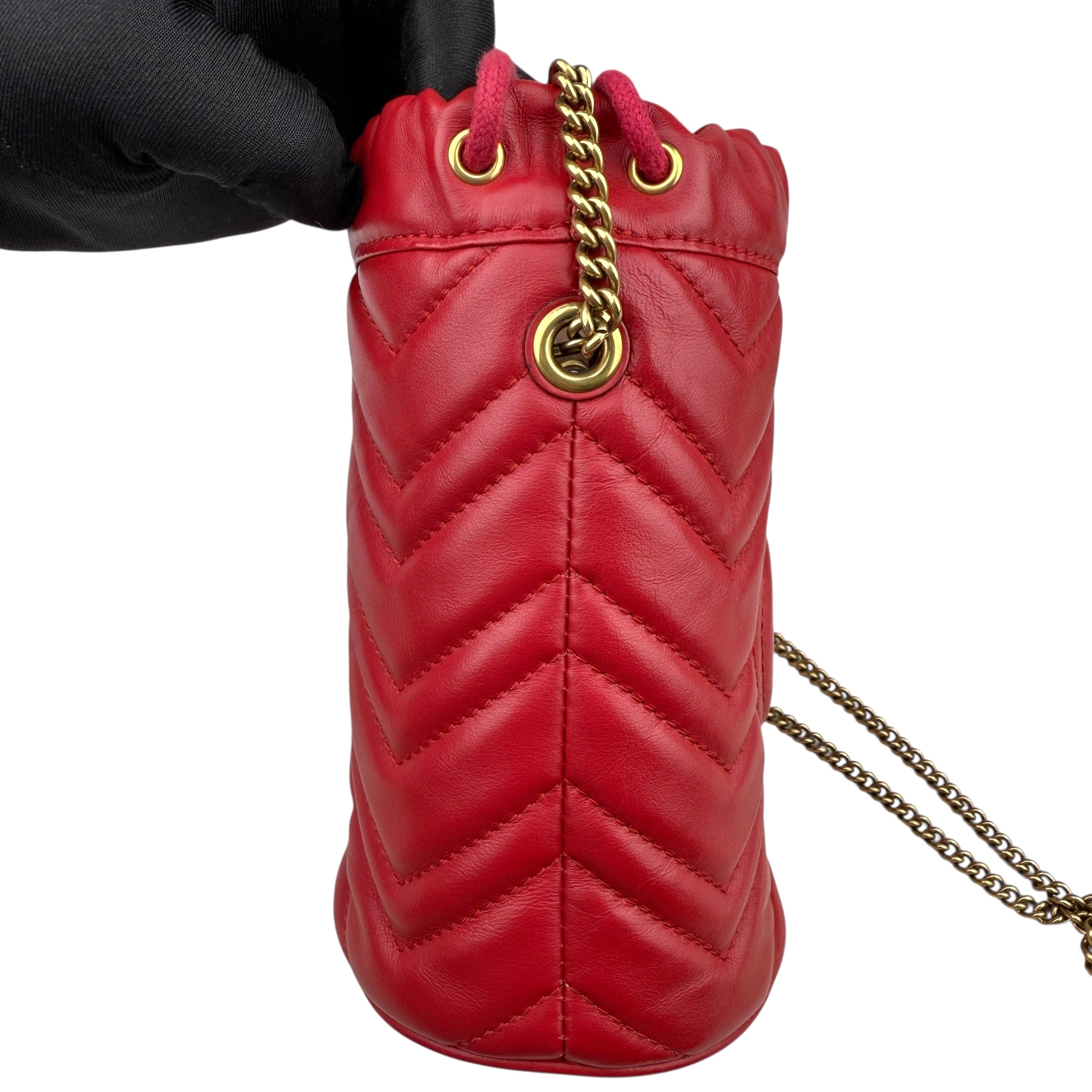 Pre-owned gucci-mini-bucket-gg-marmont-red-herringbone-leather-bag-front