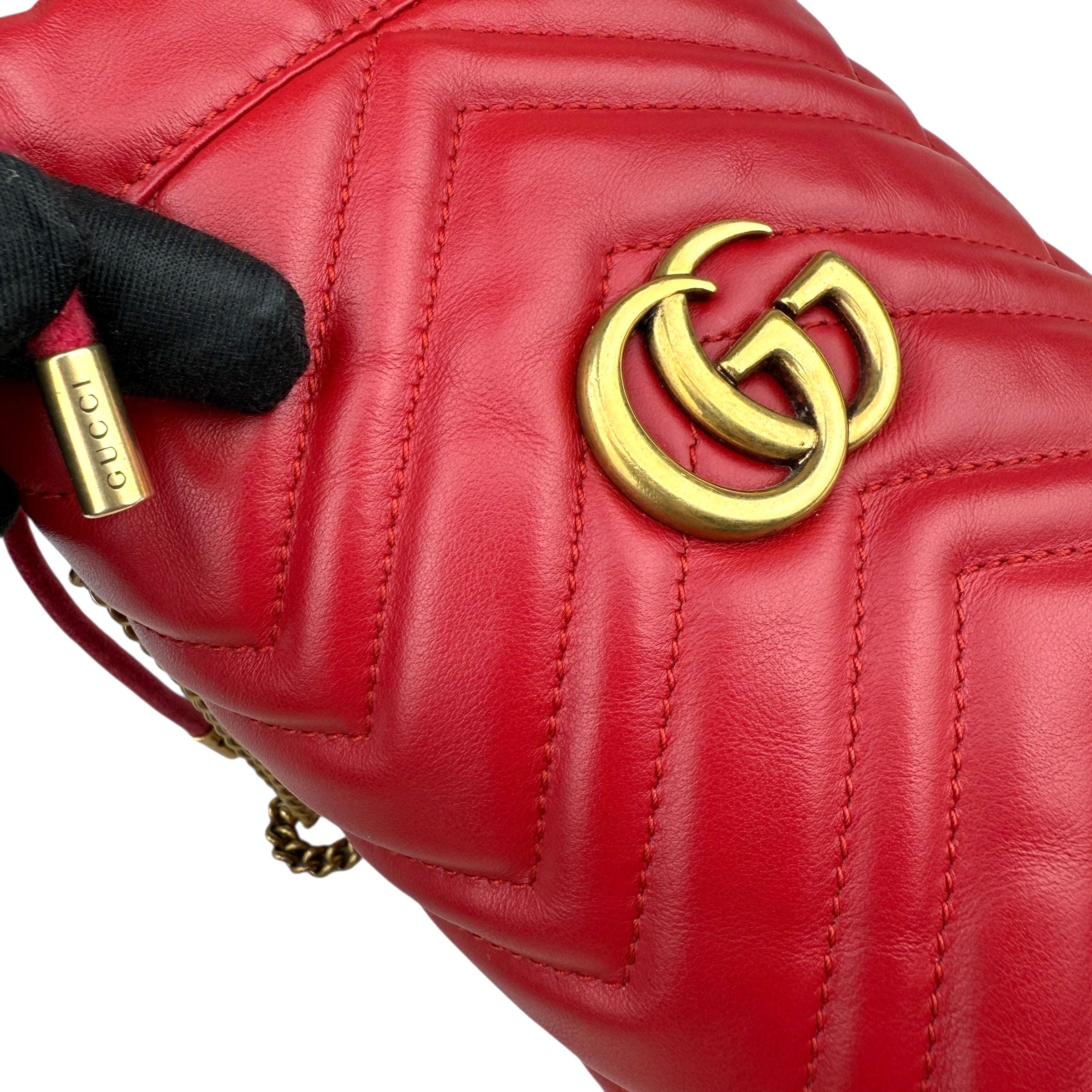 Pre-owned gucci-mini-bucket-gg-marmont-red-herringbone-leather-bag-front