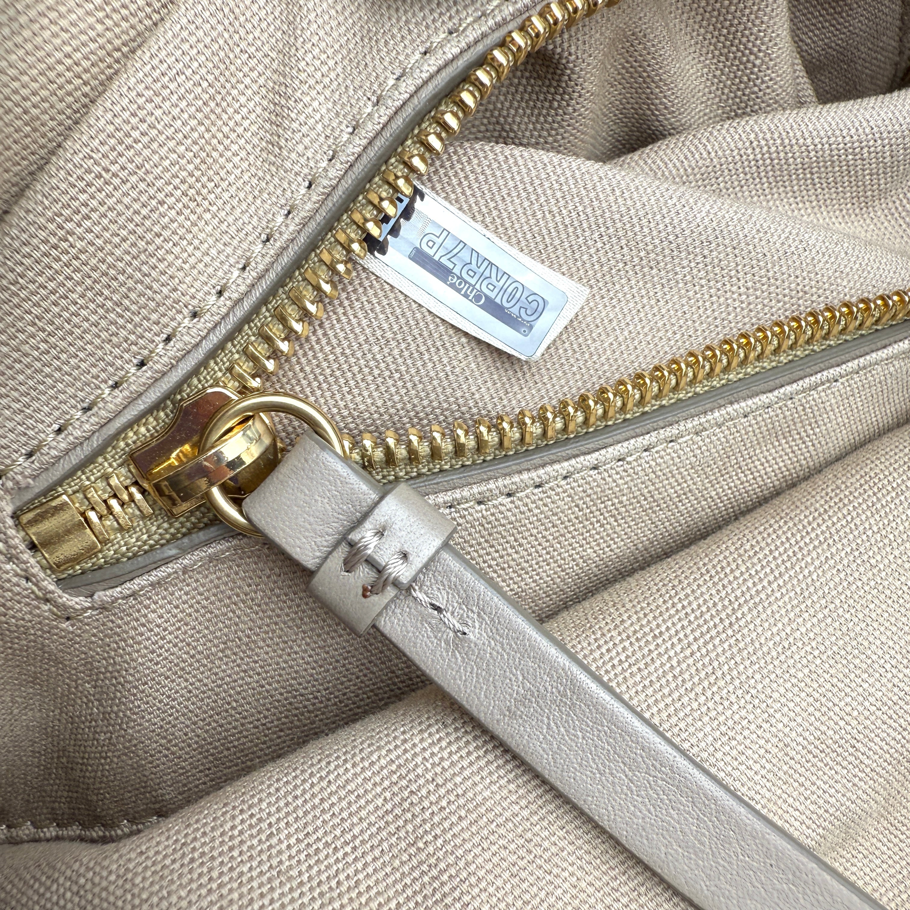Pre-owned chloe-roy-leather-bucket-bag-front