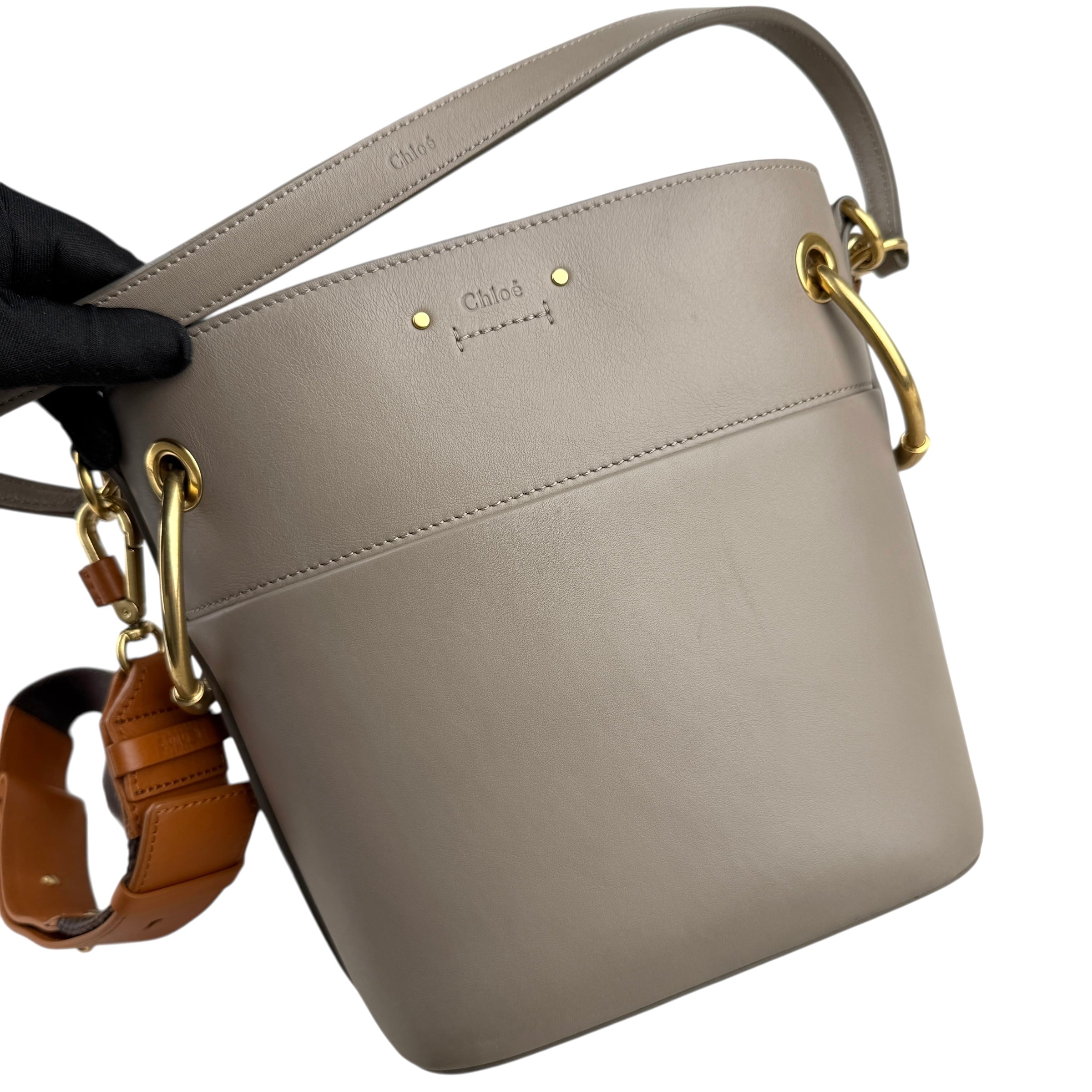 Pre-owned chloe-roy-leather-bucket-bag-front
