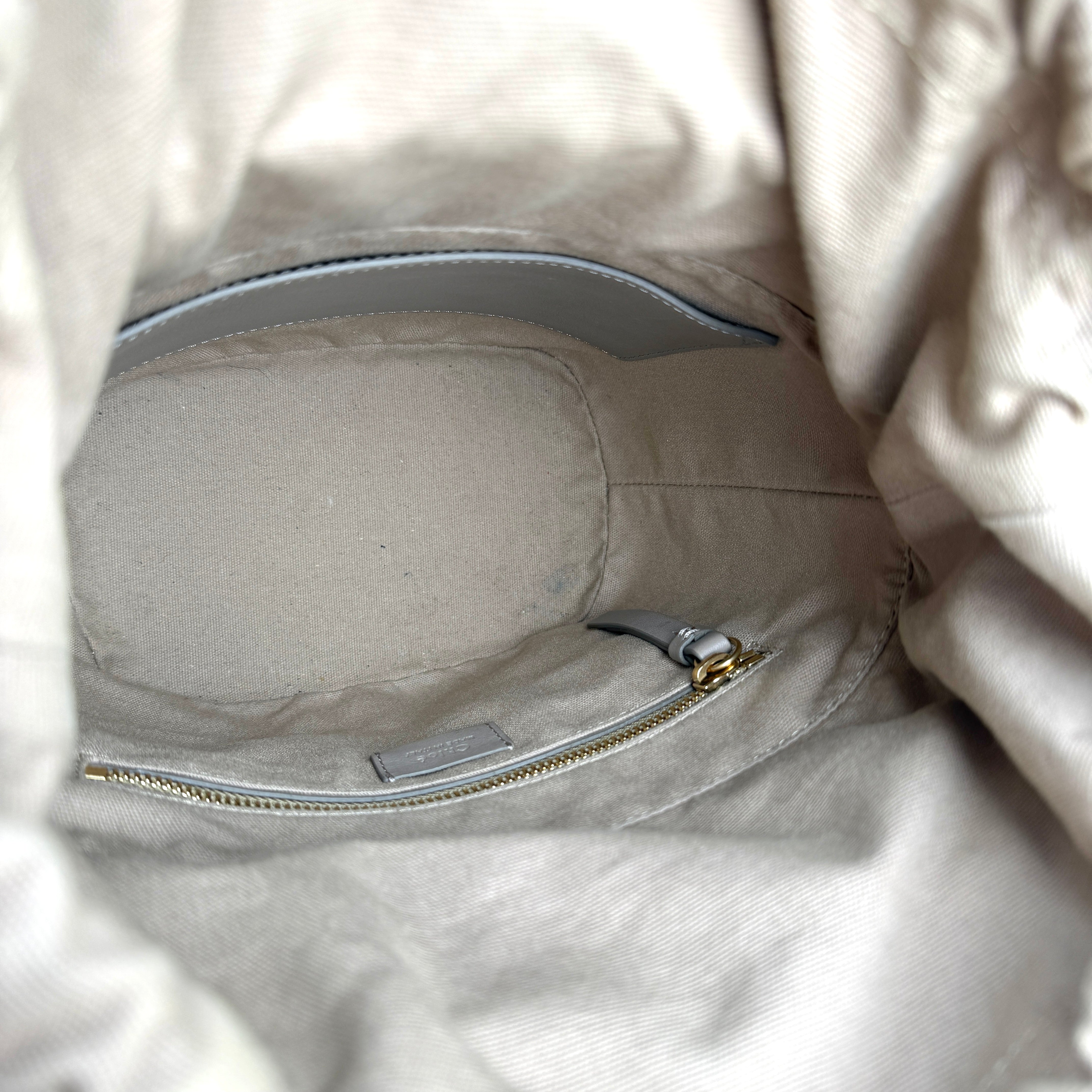 Pre-owned chloe-roy-leather-bucket-bag-front