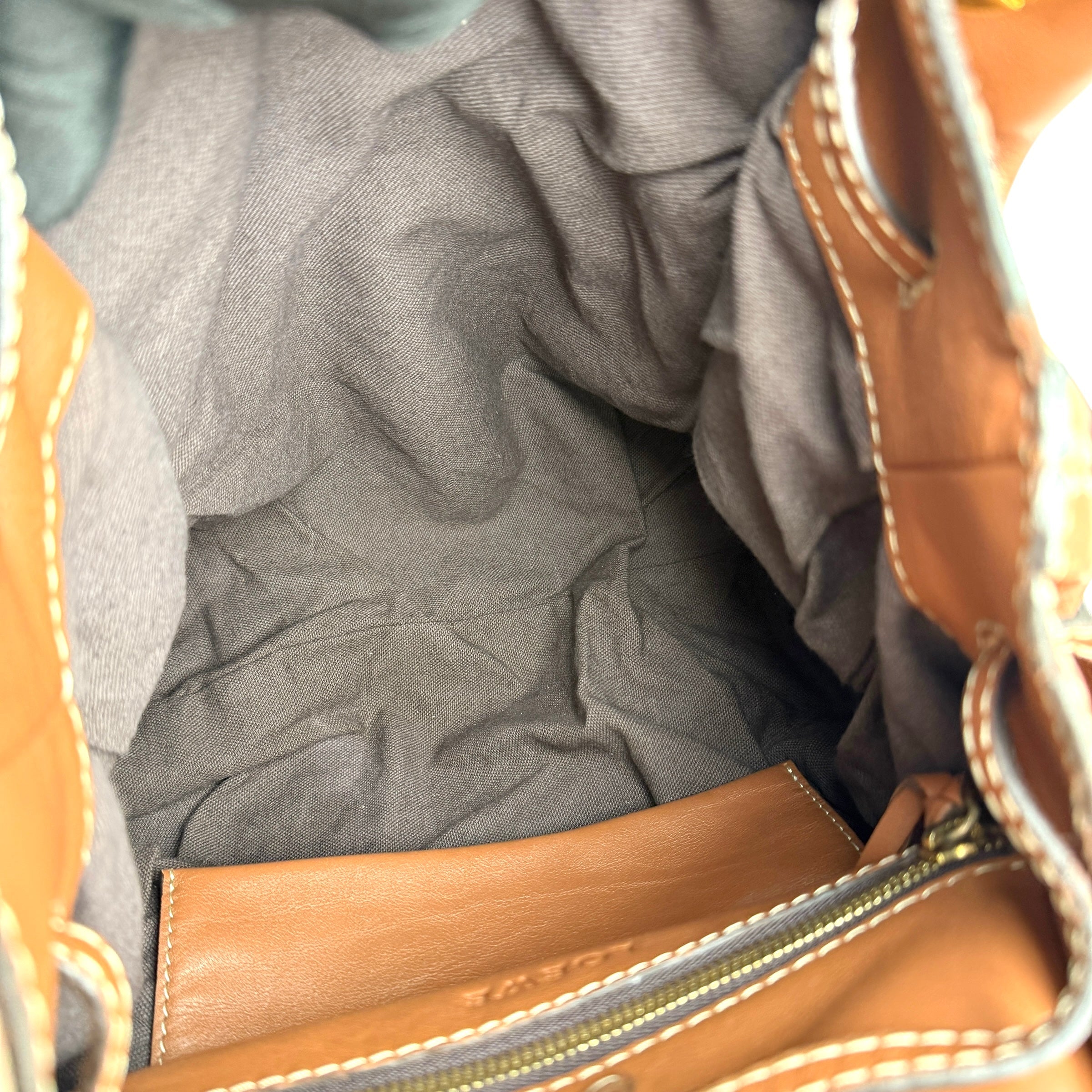 Pre-owned loewe-brown-leather-shoulder-bag-front