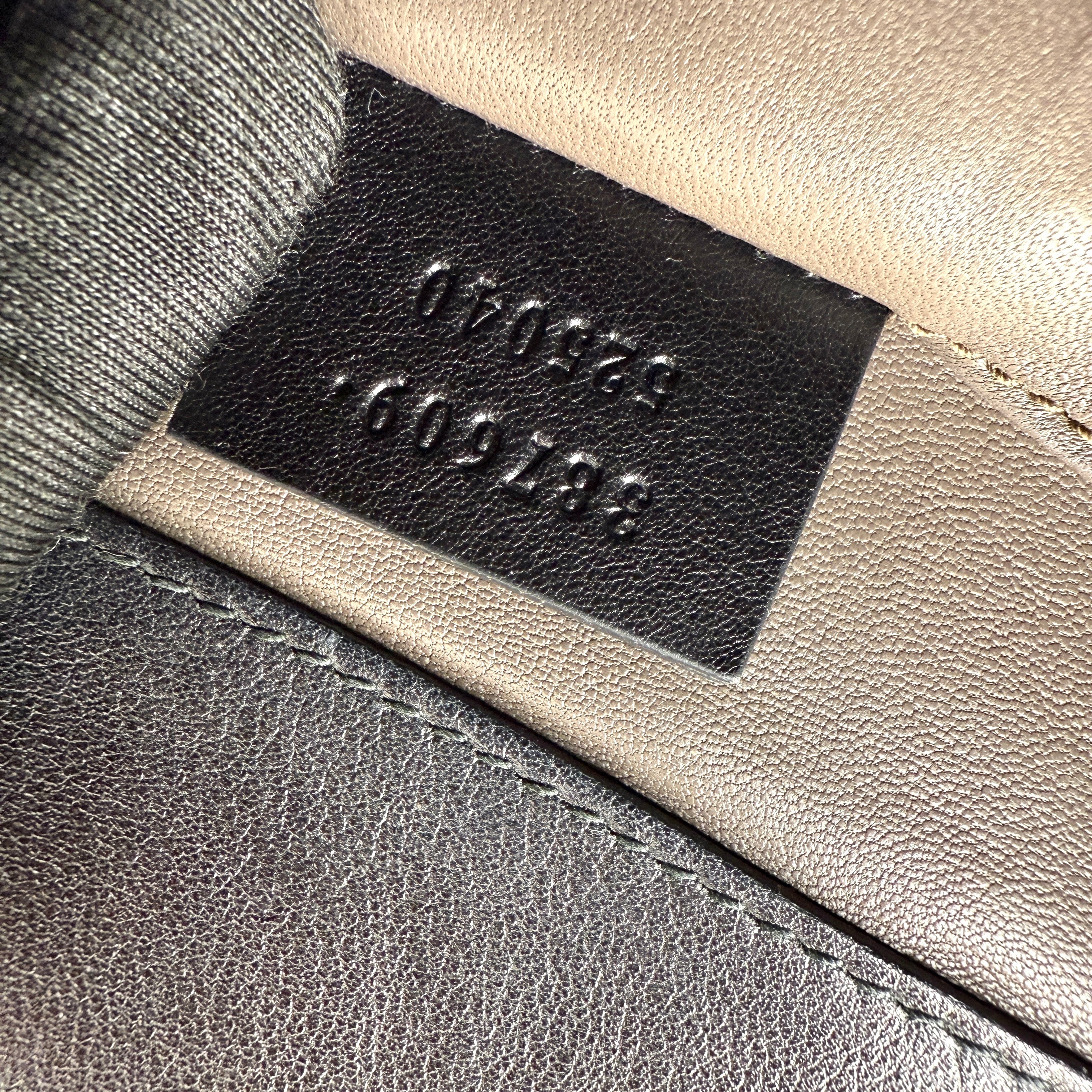 Pre-owned gucci-interlocking-g-black-glossy-front-view