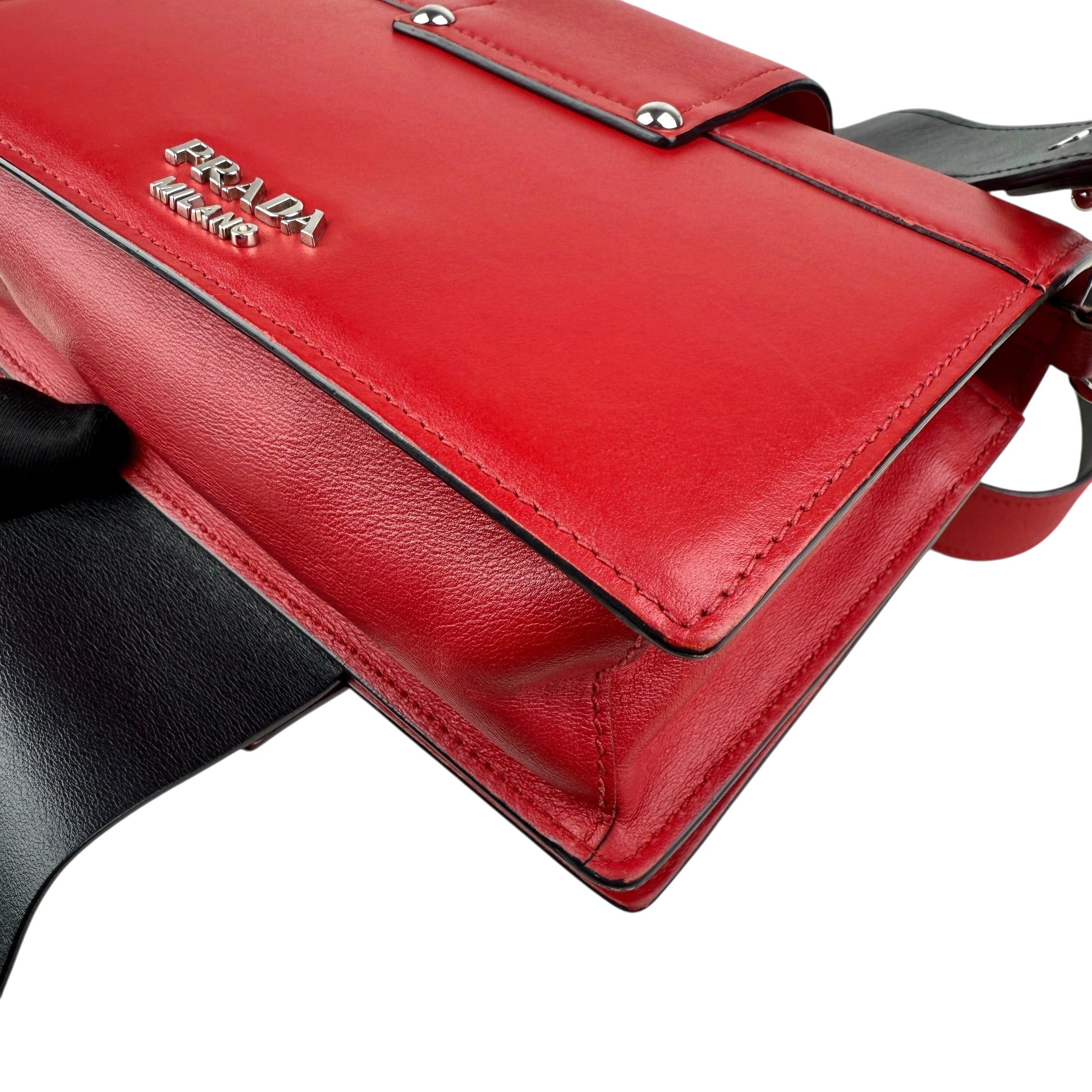 Pre-owned prada-plex-ribbon-shoulder-front-view