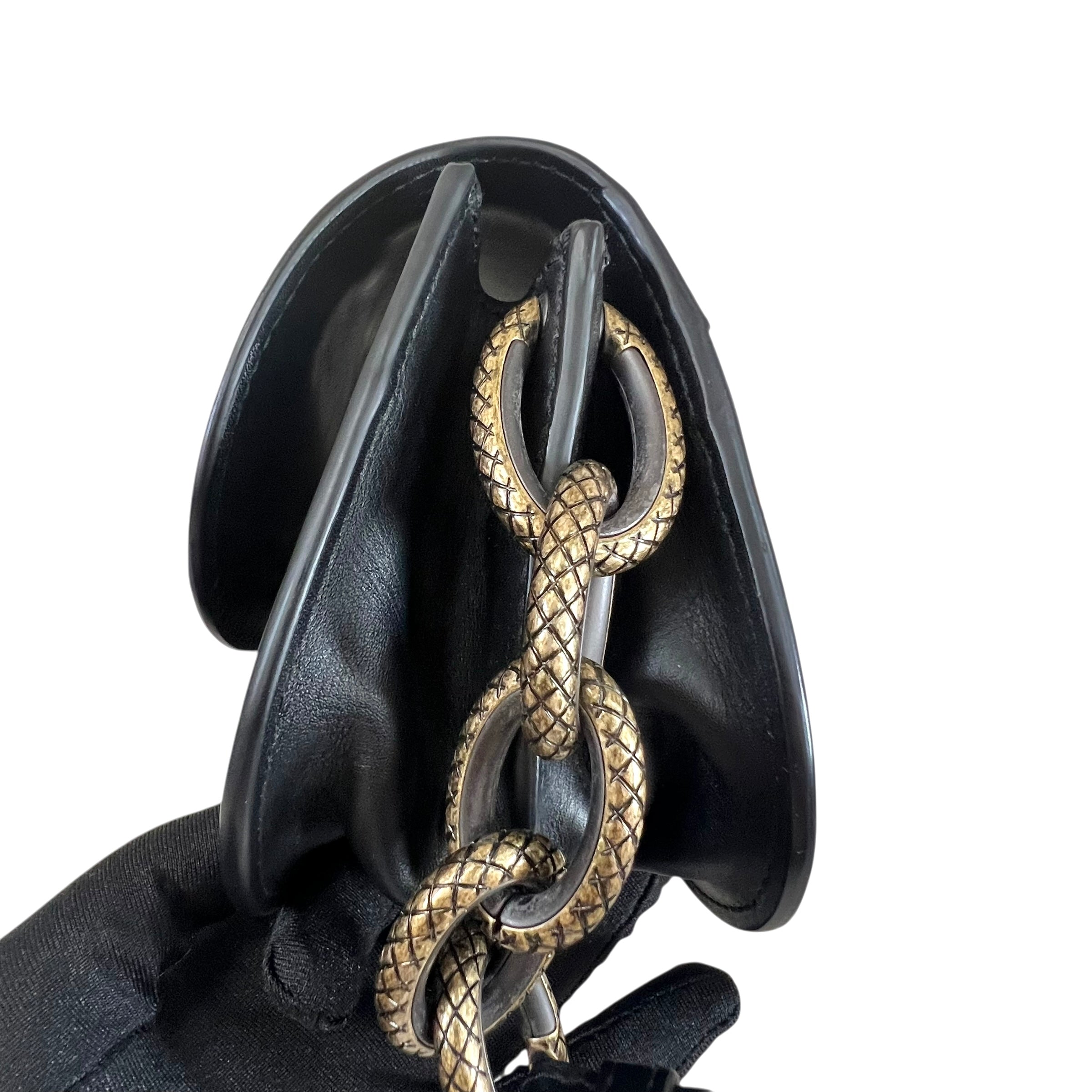 Pre-owned bottega-veneta-umbria-chain-black-front-view