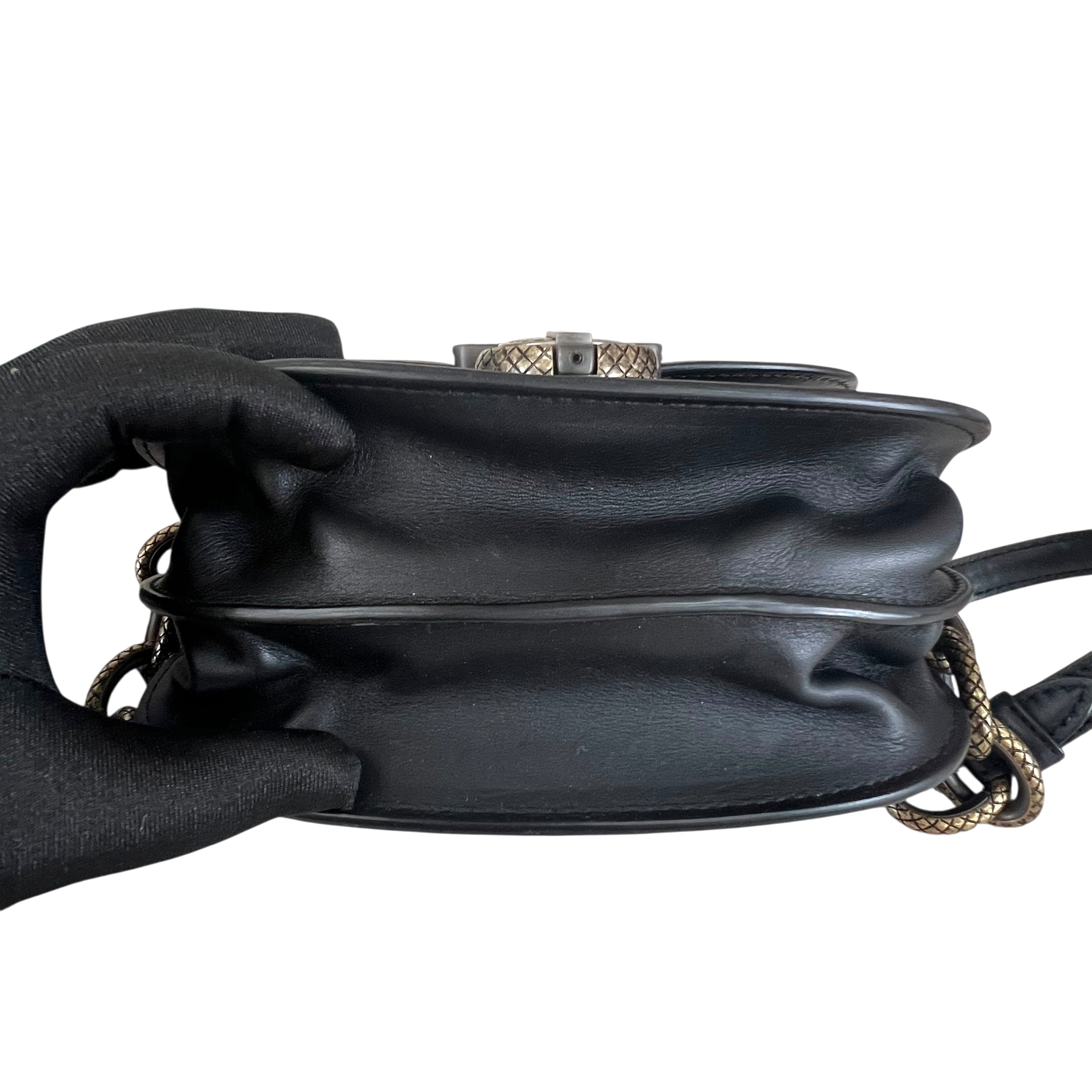 Pre-owned bottega-veneta-umbria-chain-black-front-view