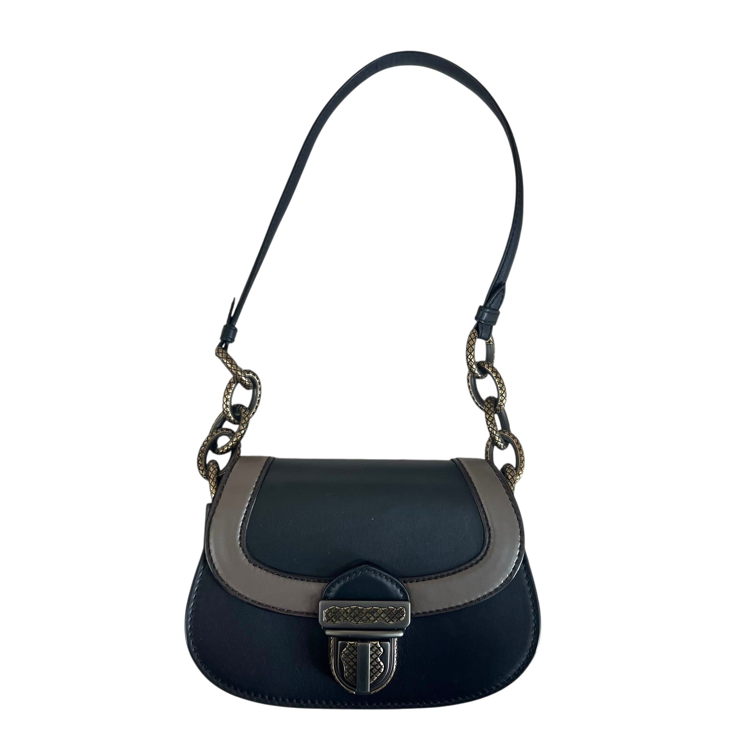 bottega-veneta-umbria-chain-black-front-view