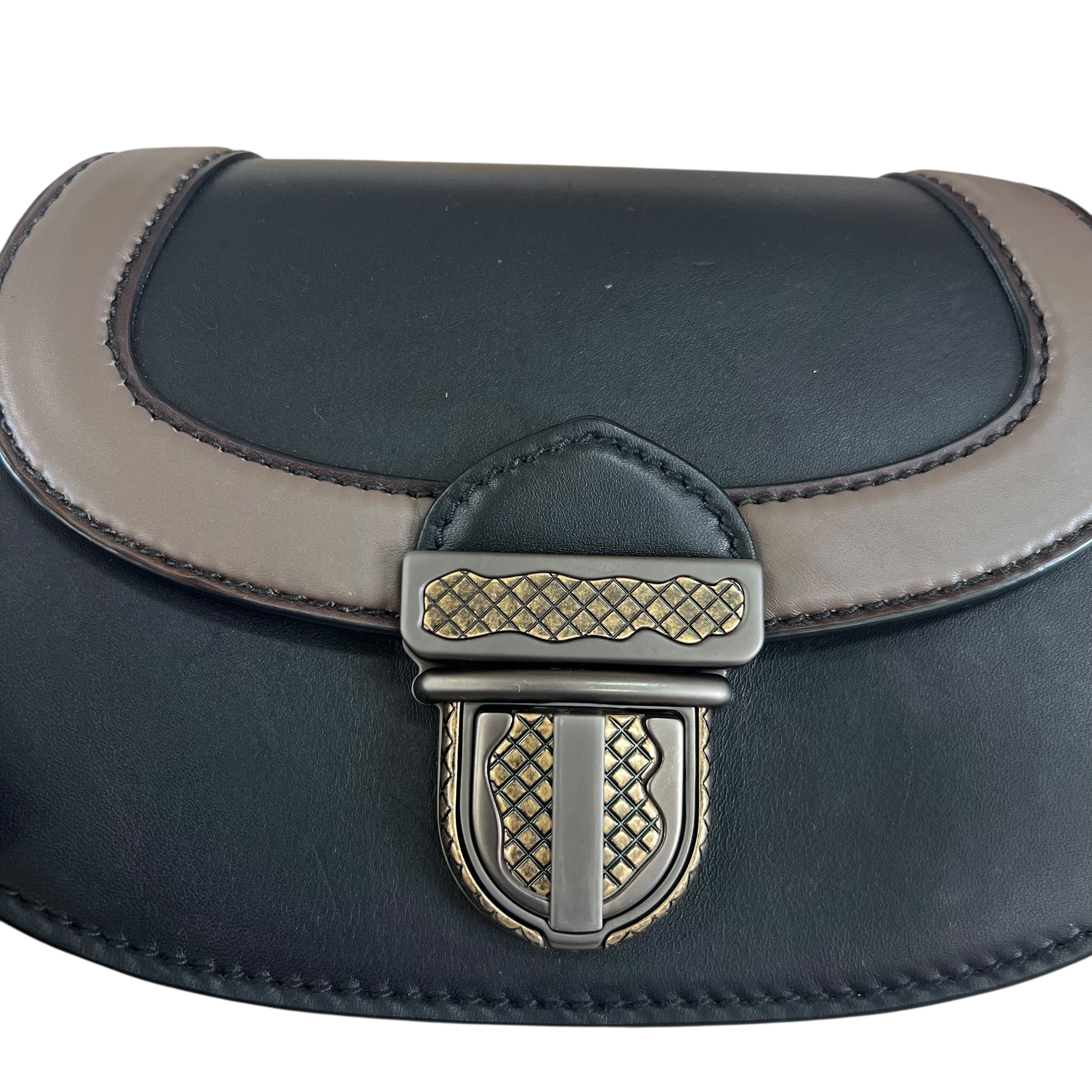 Pre-owned bottega-veneta-umbria-chain-black-front-view