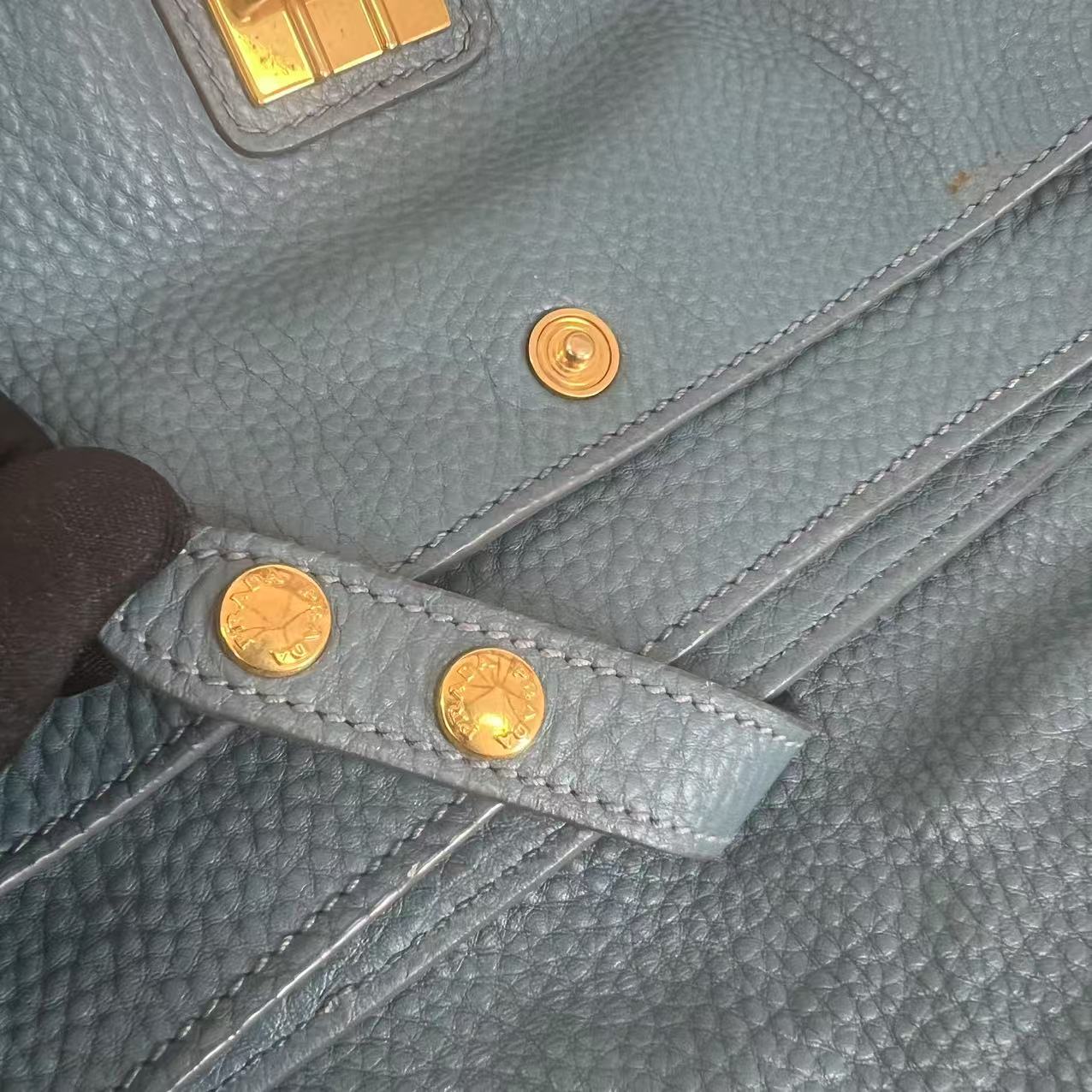 Pre-owned prada-vitello-daino-push-lock-messenger-bag