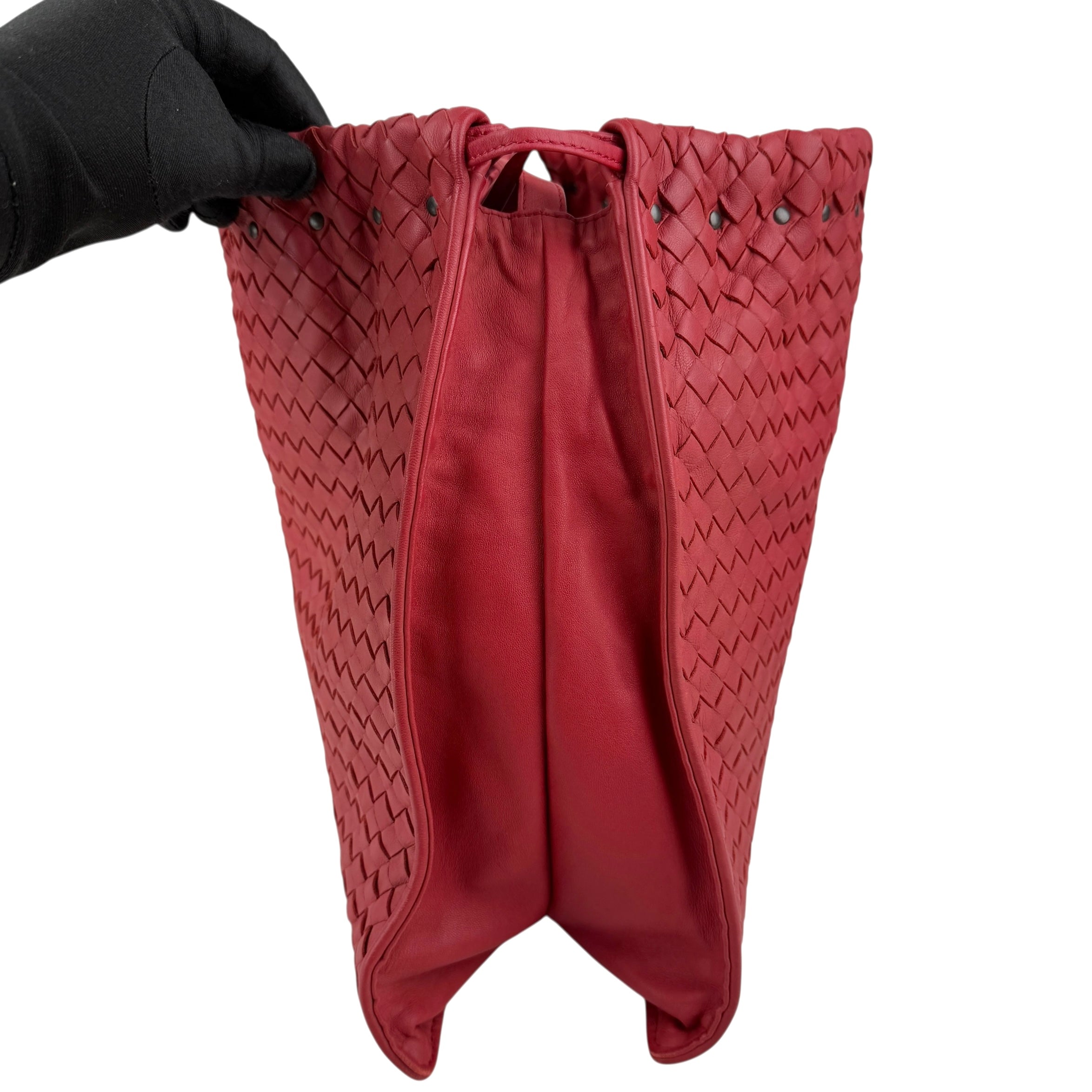 bottega veneta intrecciato leather shoulder bag left