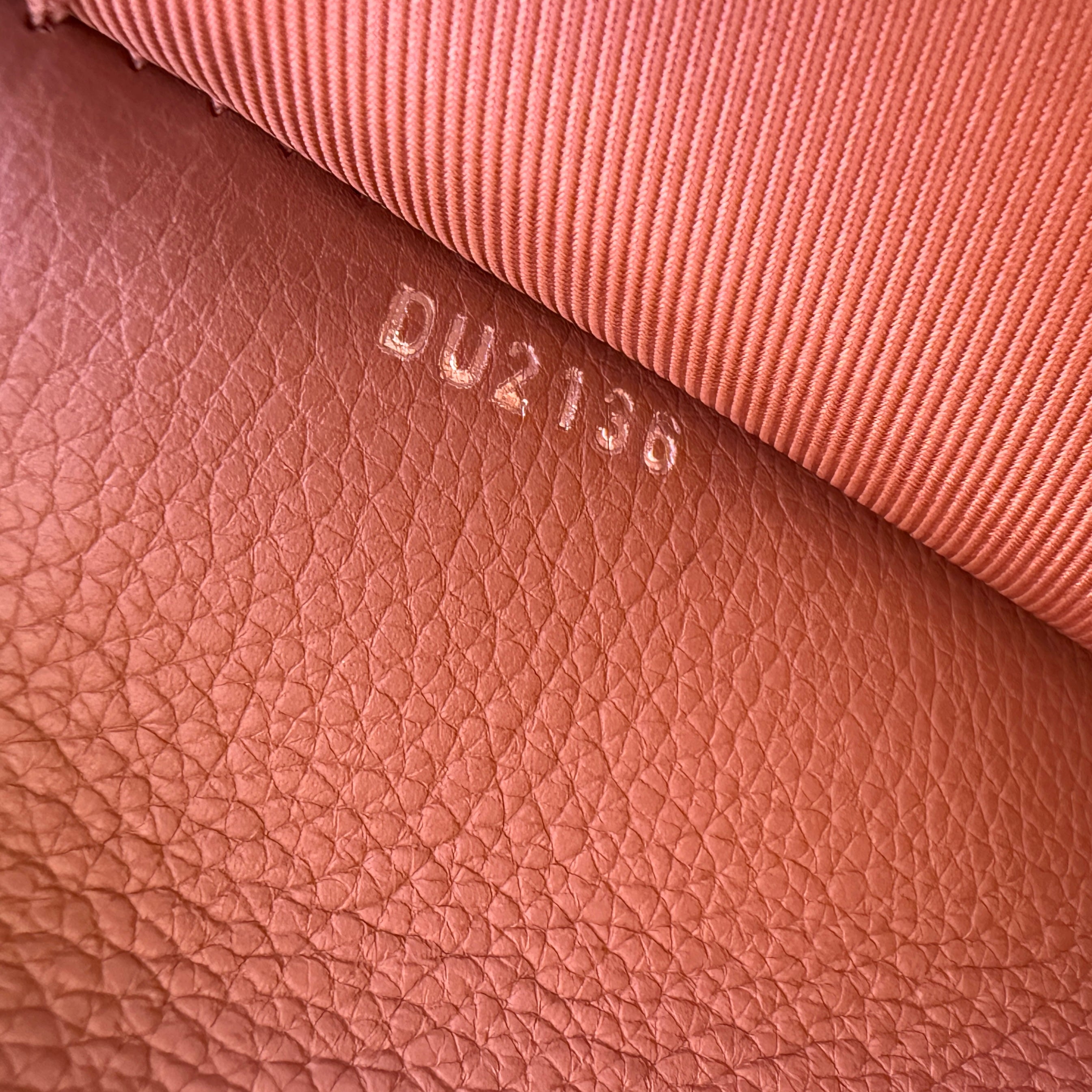 Pre-owned louis-vuitton-lockme-ii-top-handle-handbag
