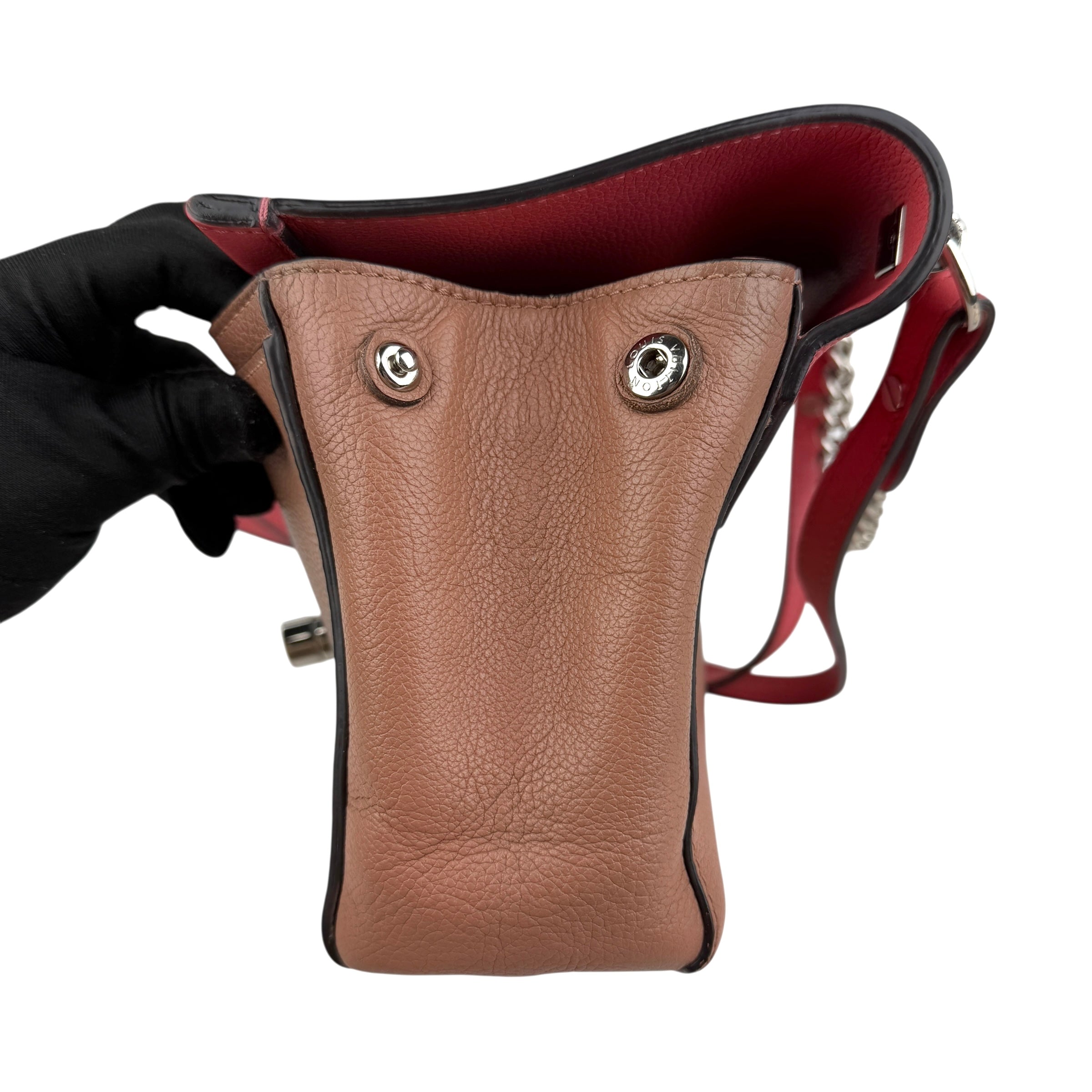 Pre-owned louis-vuitton-lockme-ii-top-handle-handbag