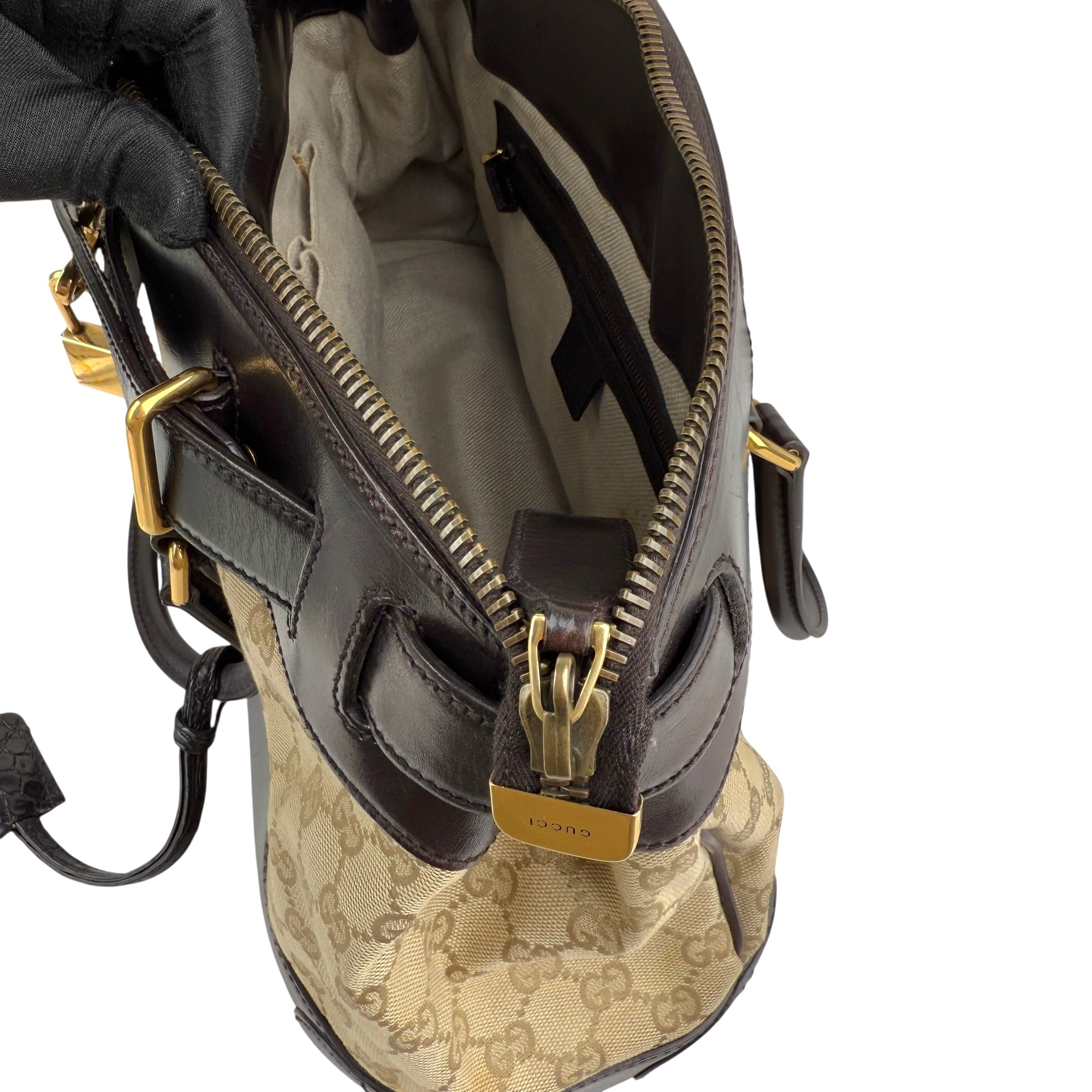 Pre-owned gucci-gg-canvas-body-bag-brown