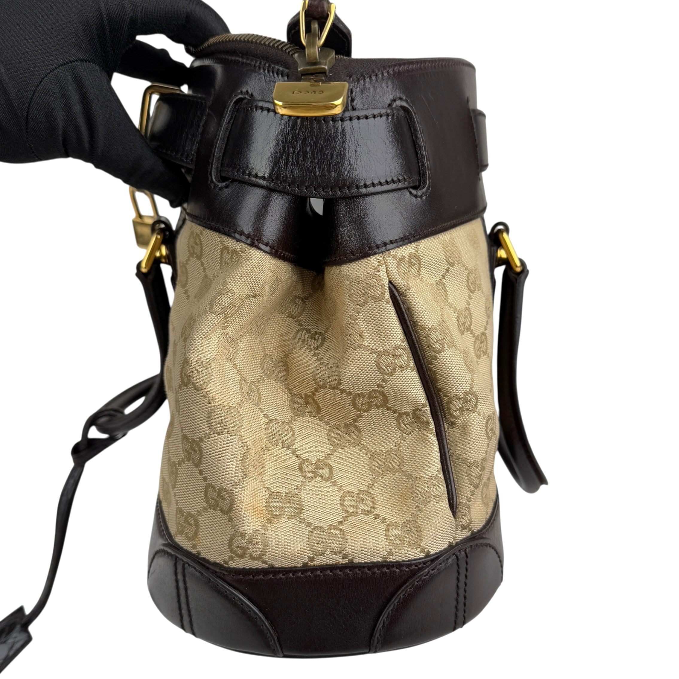 Pre-owned gucci-gg-canvas-body-bag-brown