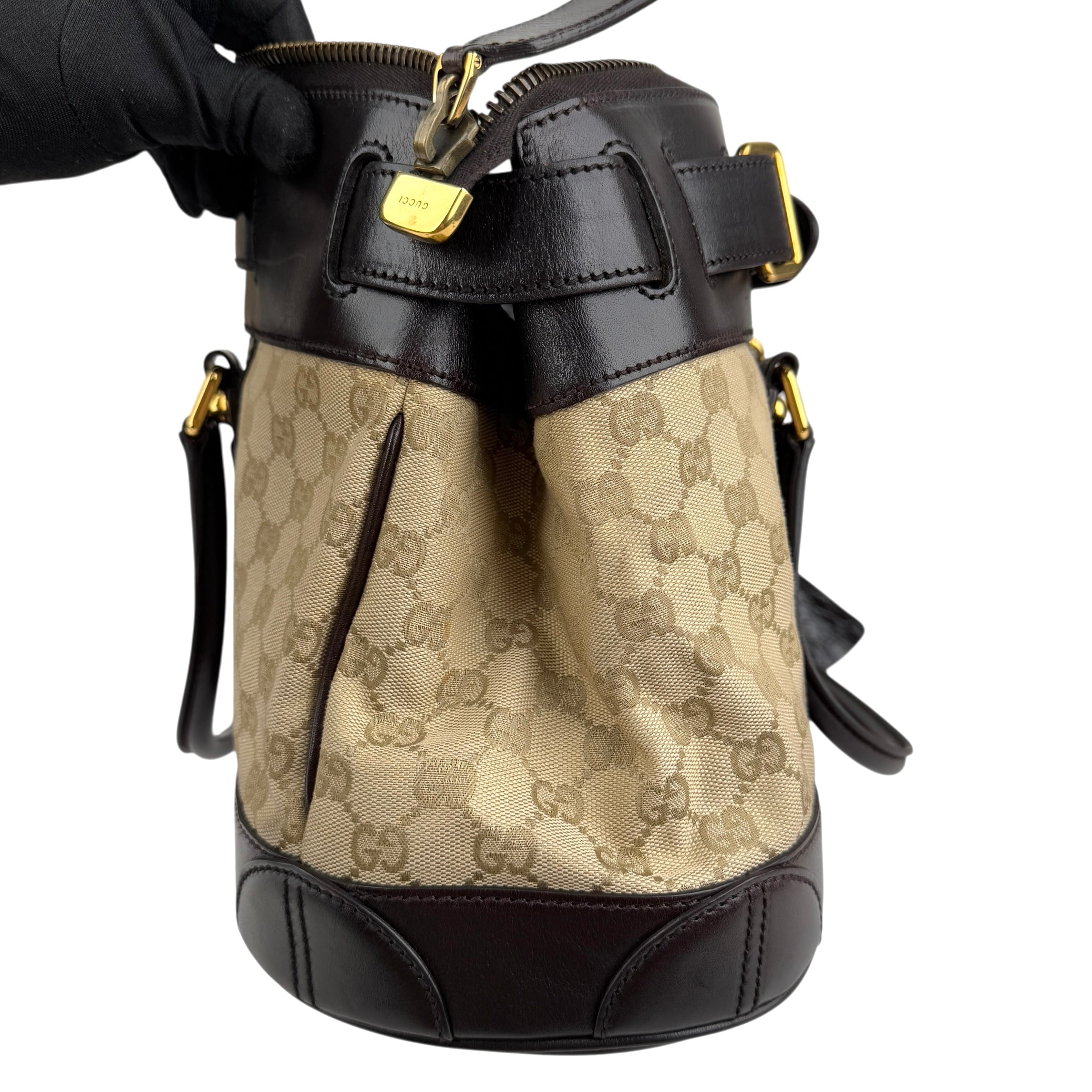 Pre-owned gucci-gg-canvas-body-bag-brown