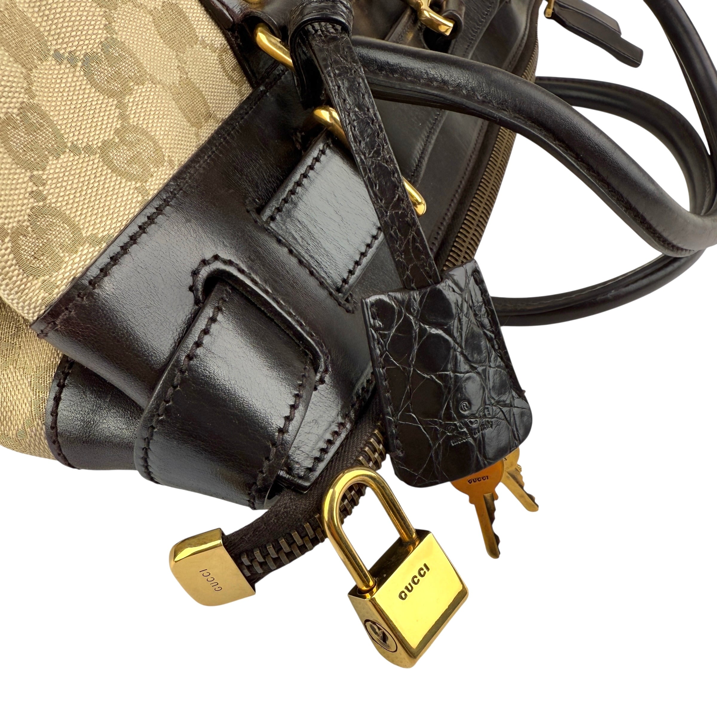 Pre-owned gucci-gg-canvas-body-bag-brown