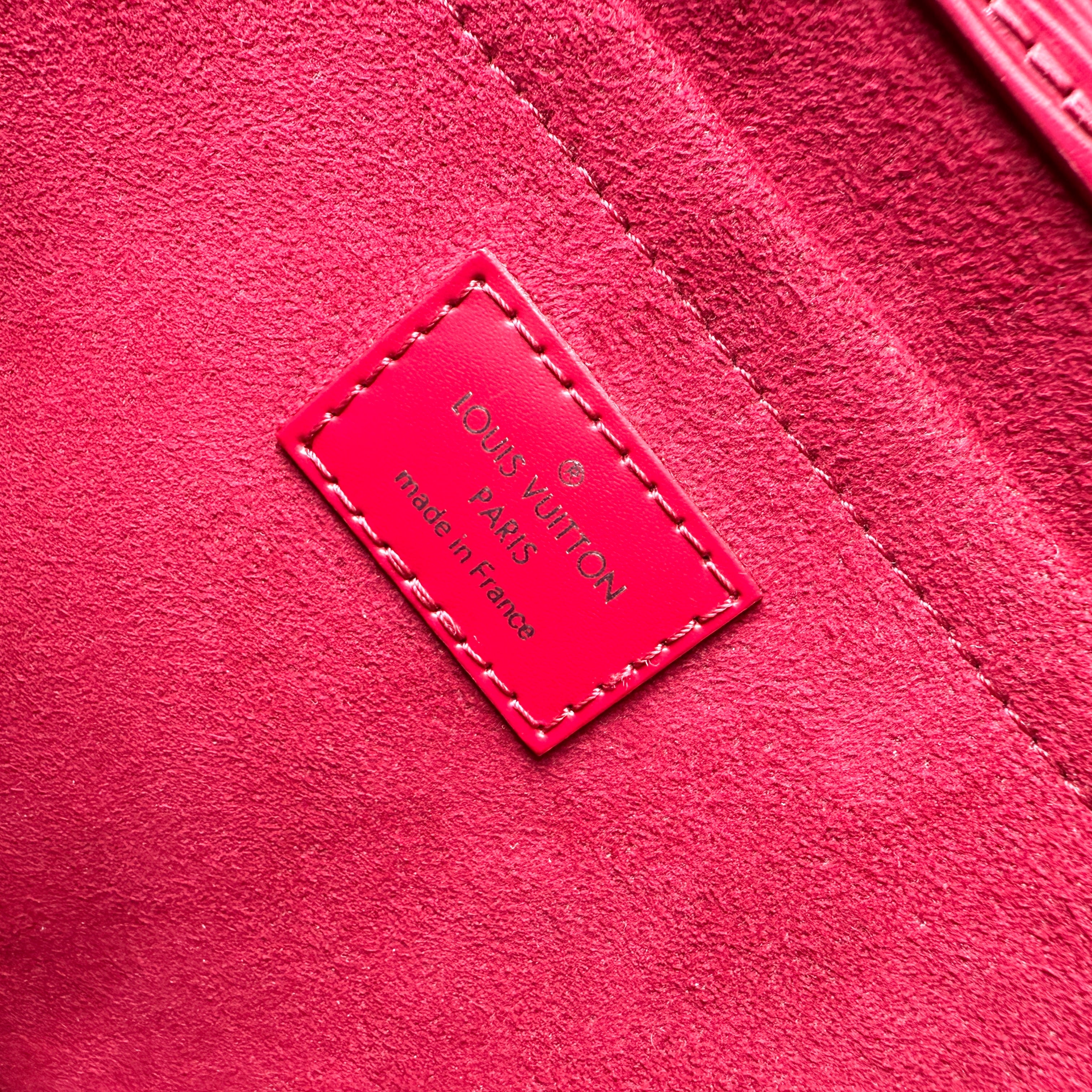 Pre-owned louis vuitton marly bb epi leather fuchsia bag front