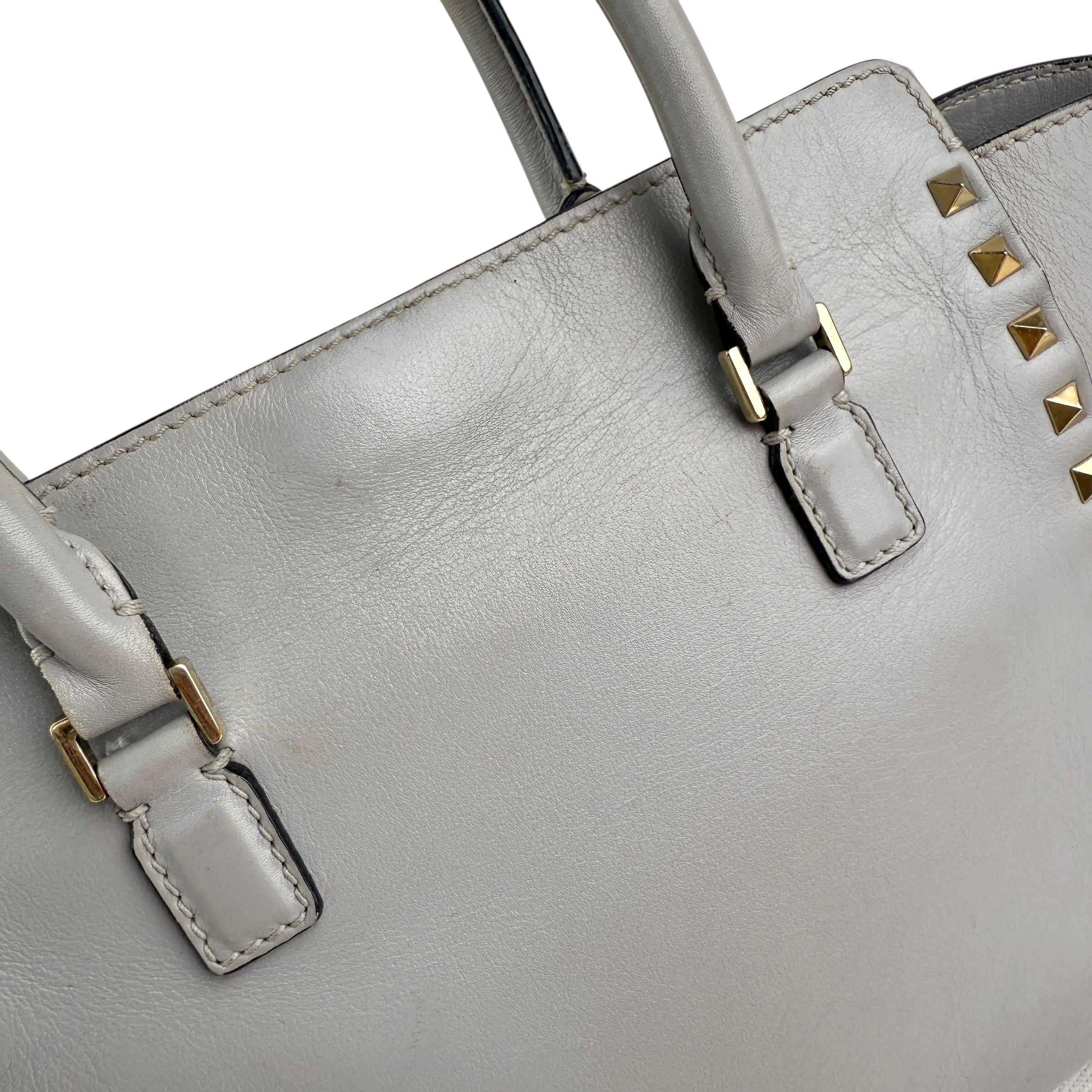 Pre-owned valentino grey leather rockstud trapeze handbag front