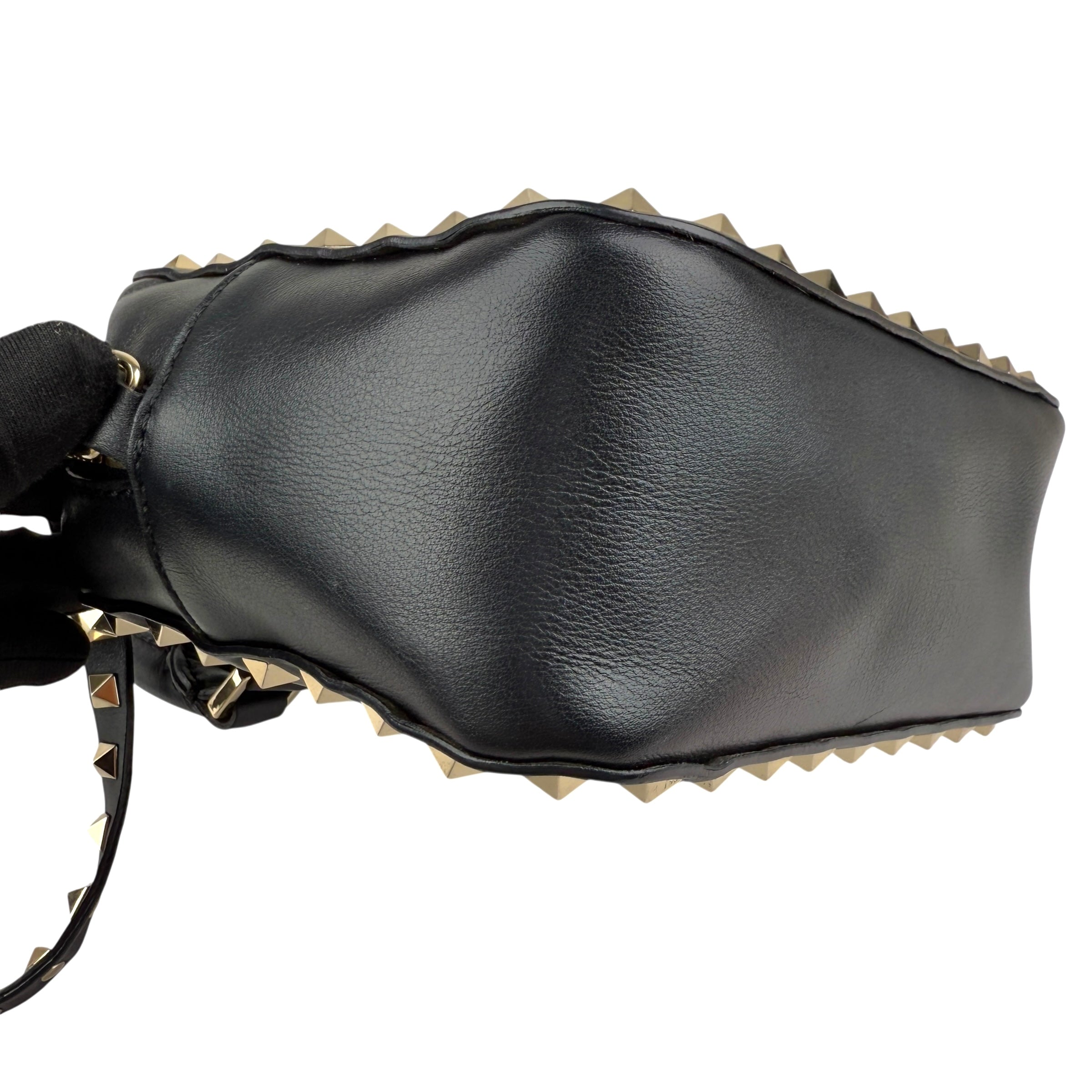 Pre-owned valentino black leather rockstud crossbody bag front