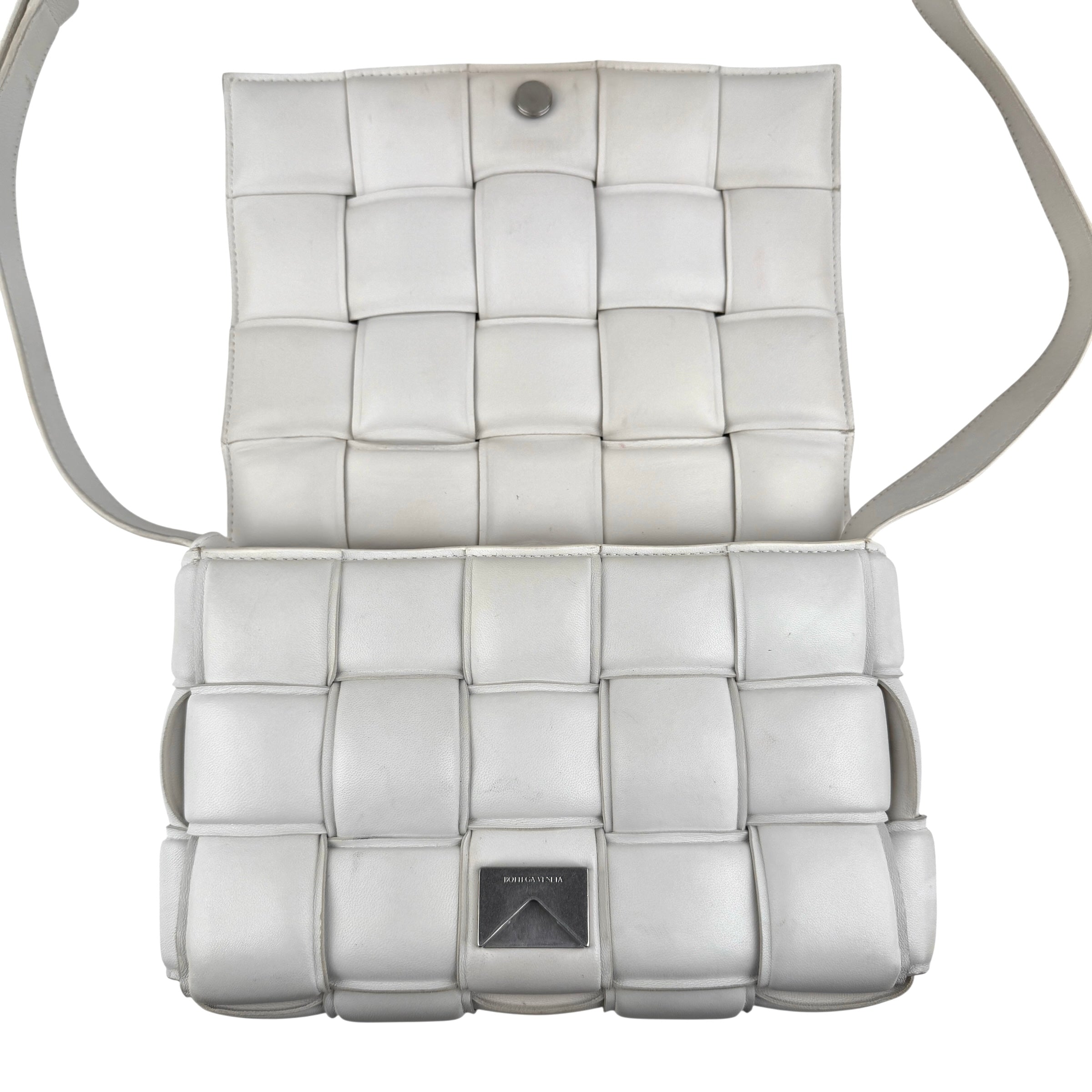 Pre-owned Bottega Veneta White Nappa Leather Maxi Weave Padded Cassette bag