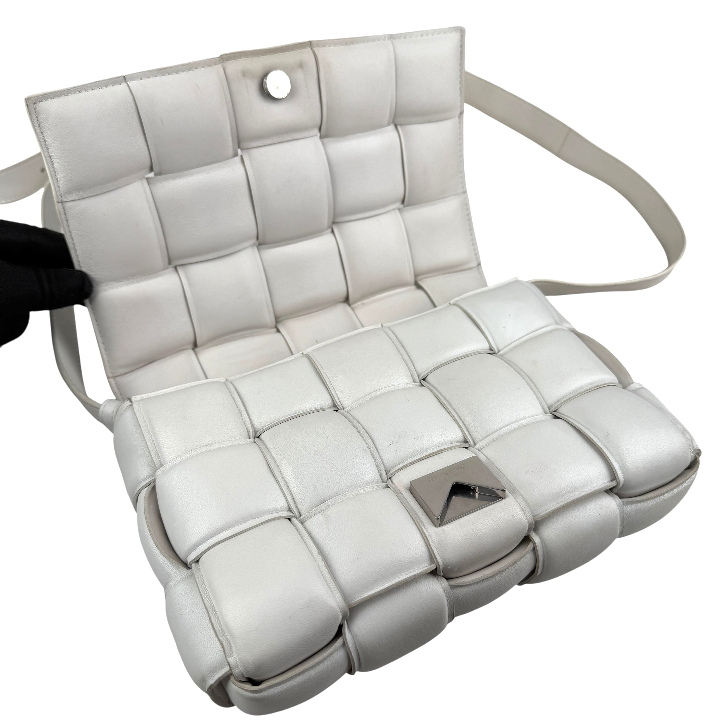 Pre-owned Bottega Veneta White Nappa Leather Maxi Weave Padded Cassette bag
