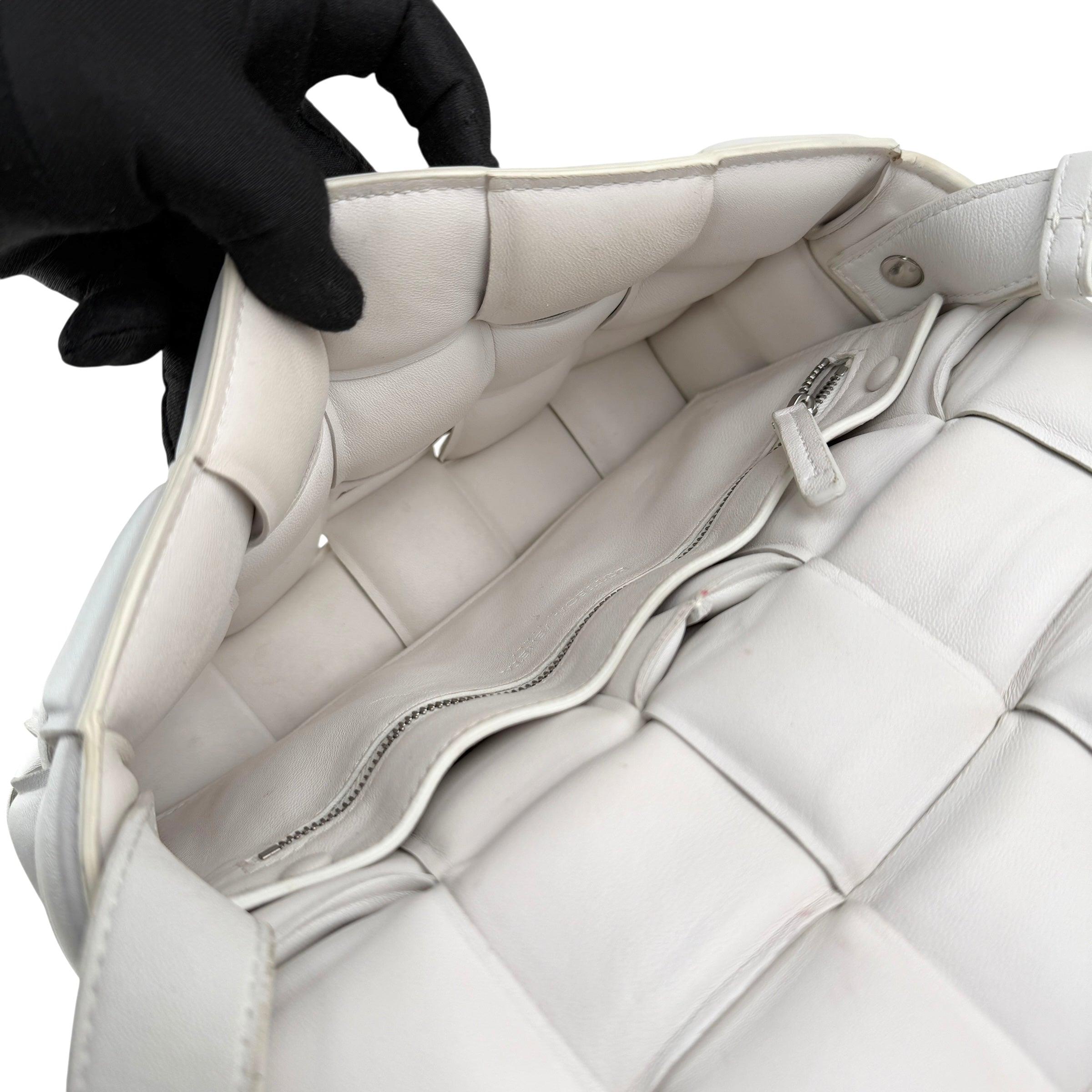 Pre-owned Bottega Veneta White Nappa Leather Maxi Weave Padded Cassette bag