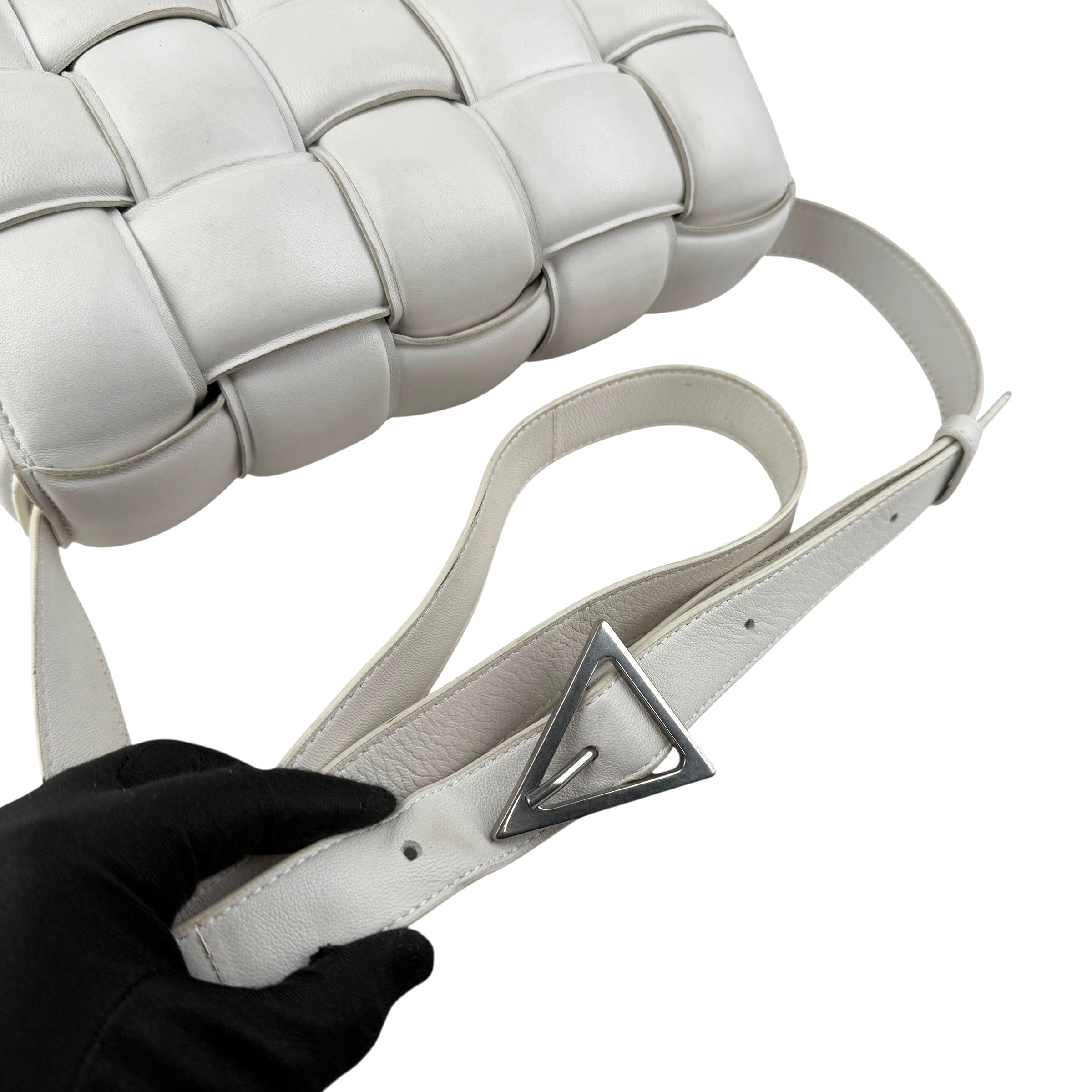 Pre-owned Bottega Veneta White Nappa Leather Maxi Weave Padded Cassette bag