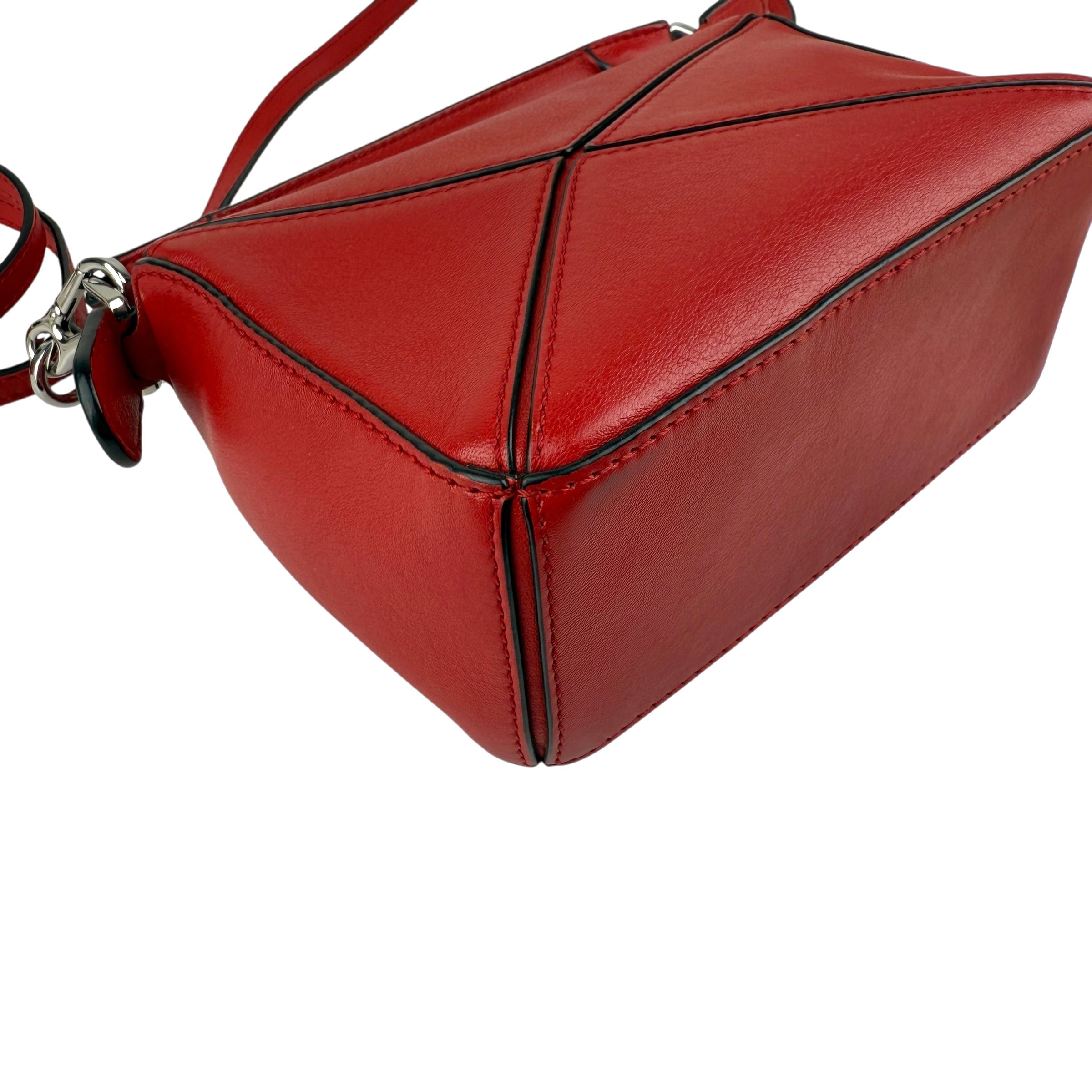 Pre-owned Loewe Red Pebbled Calfskin Leather Mini Puzzle Bag