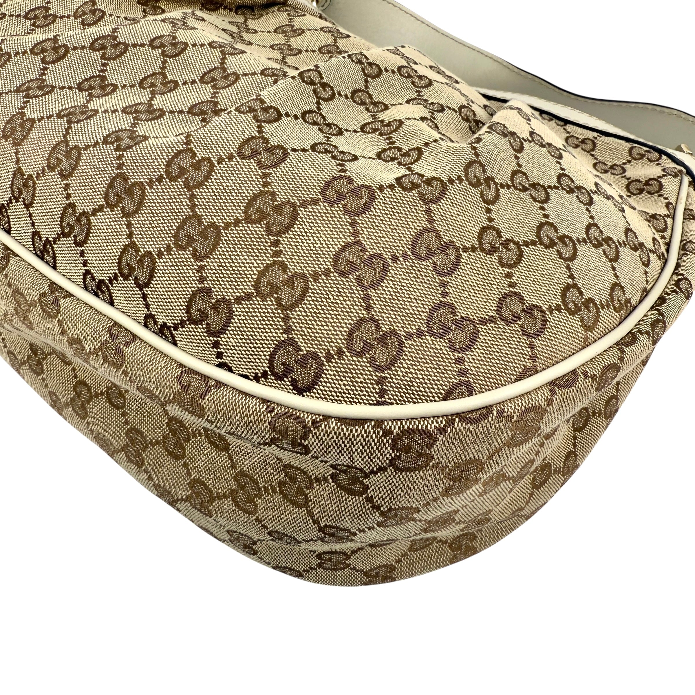 Pre-owned Gucci Beige/White GG Canvas Medium Sukey Hobo bag