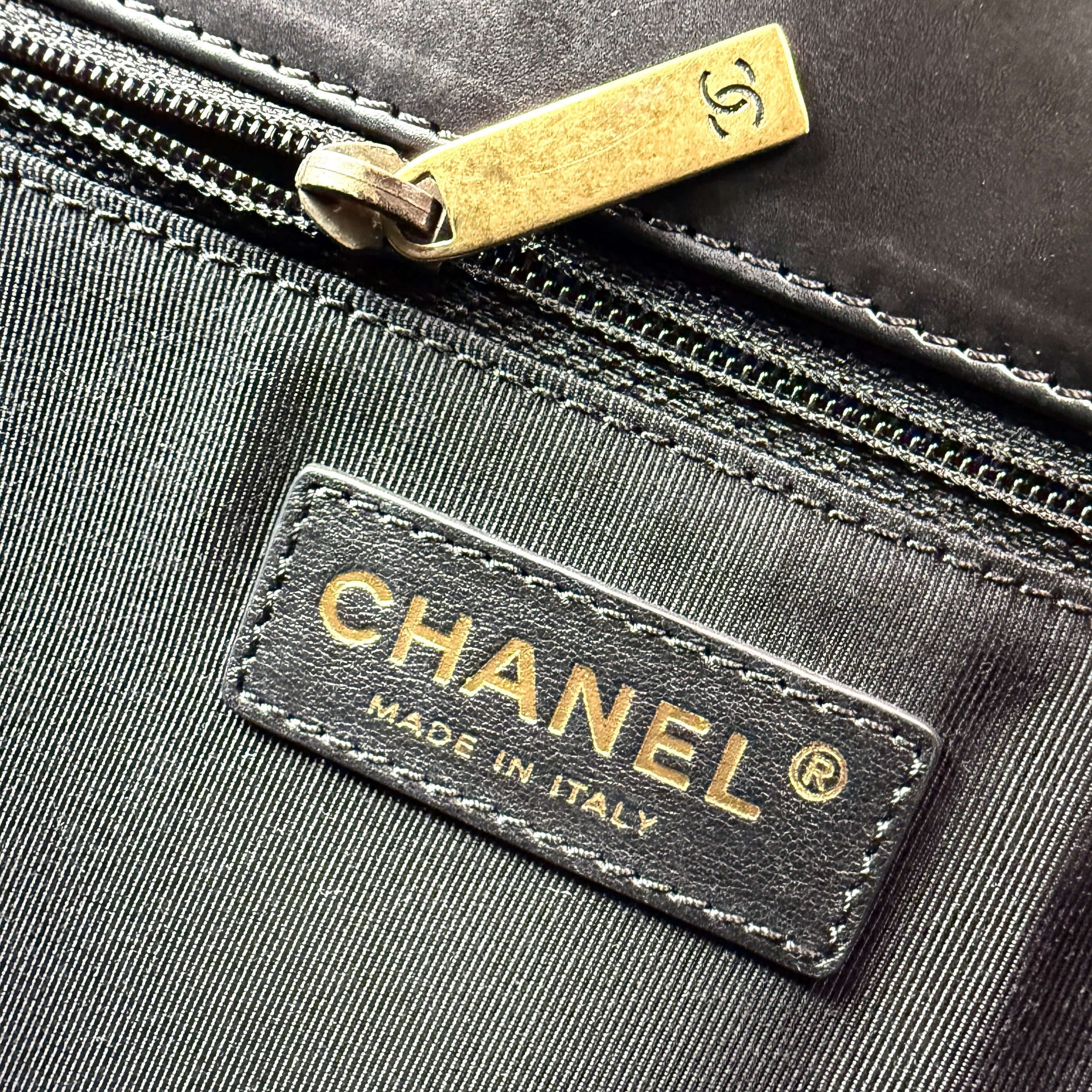 Pre-owned Chanel Black Smooth Calfskin Leather Boy Small Tote Bag