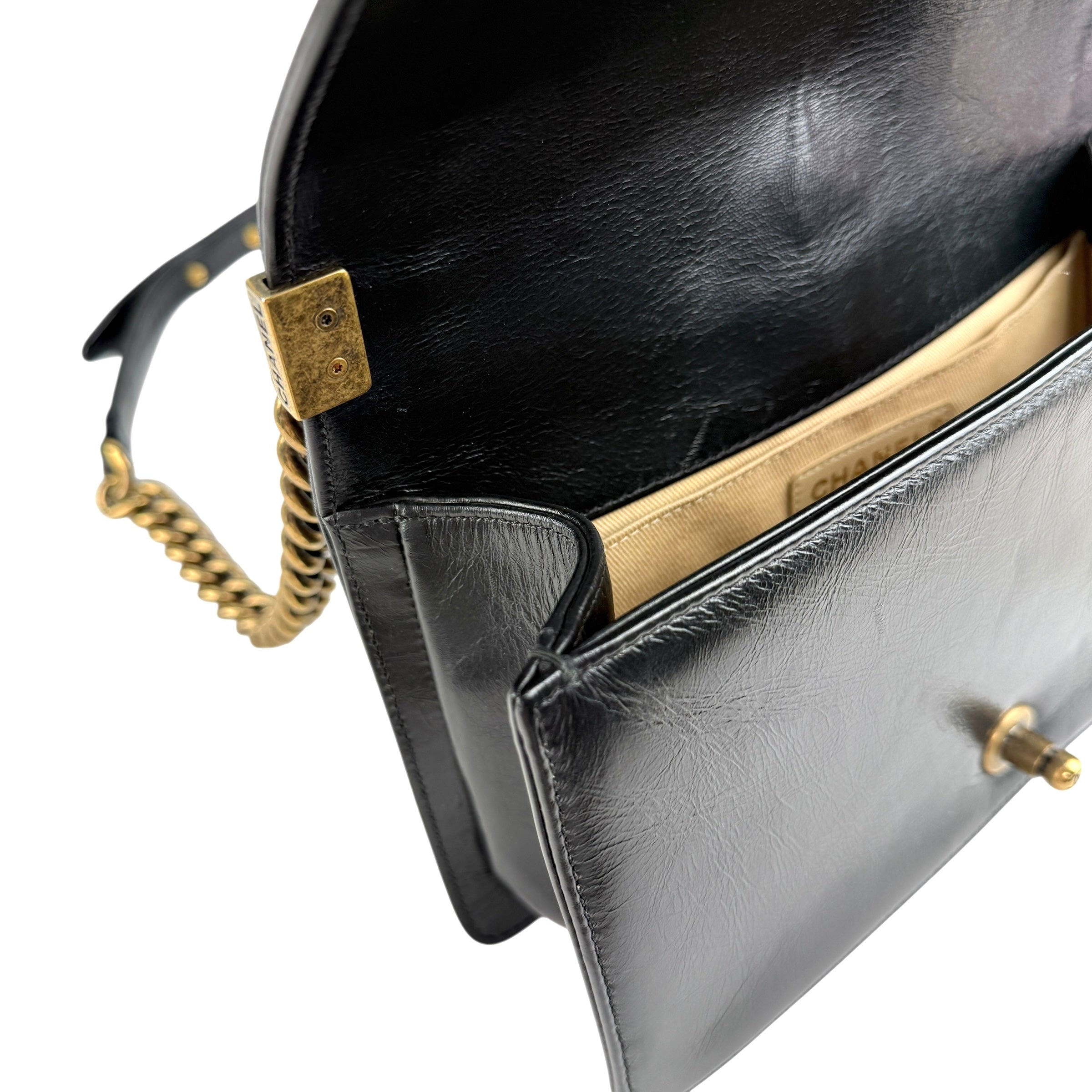 Pre-owned Chanel Black Quilted Leather Medium Boy Flap Bag