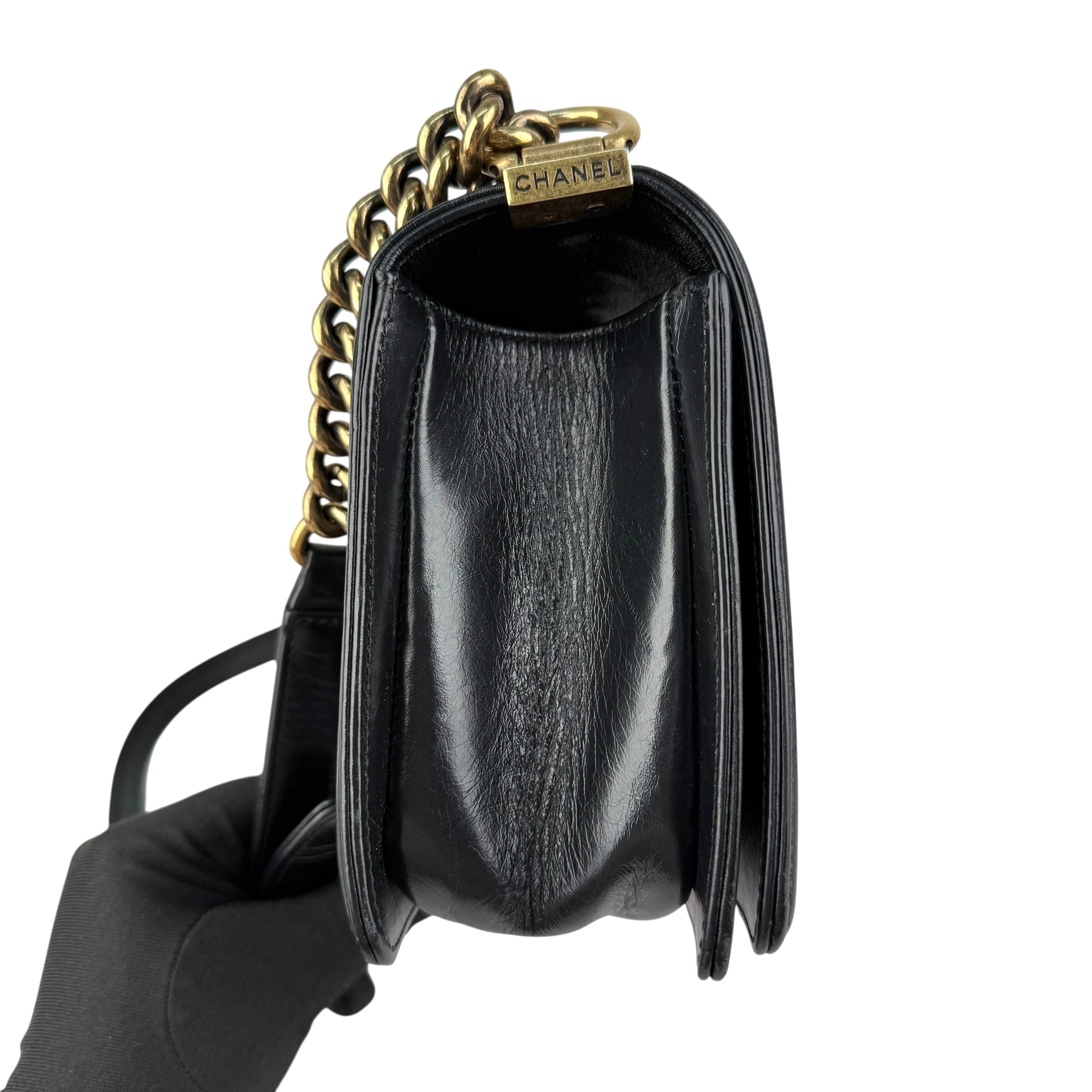 Pre-owned Chanel Black Quilted Leather Medium Boy Flap Bag