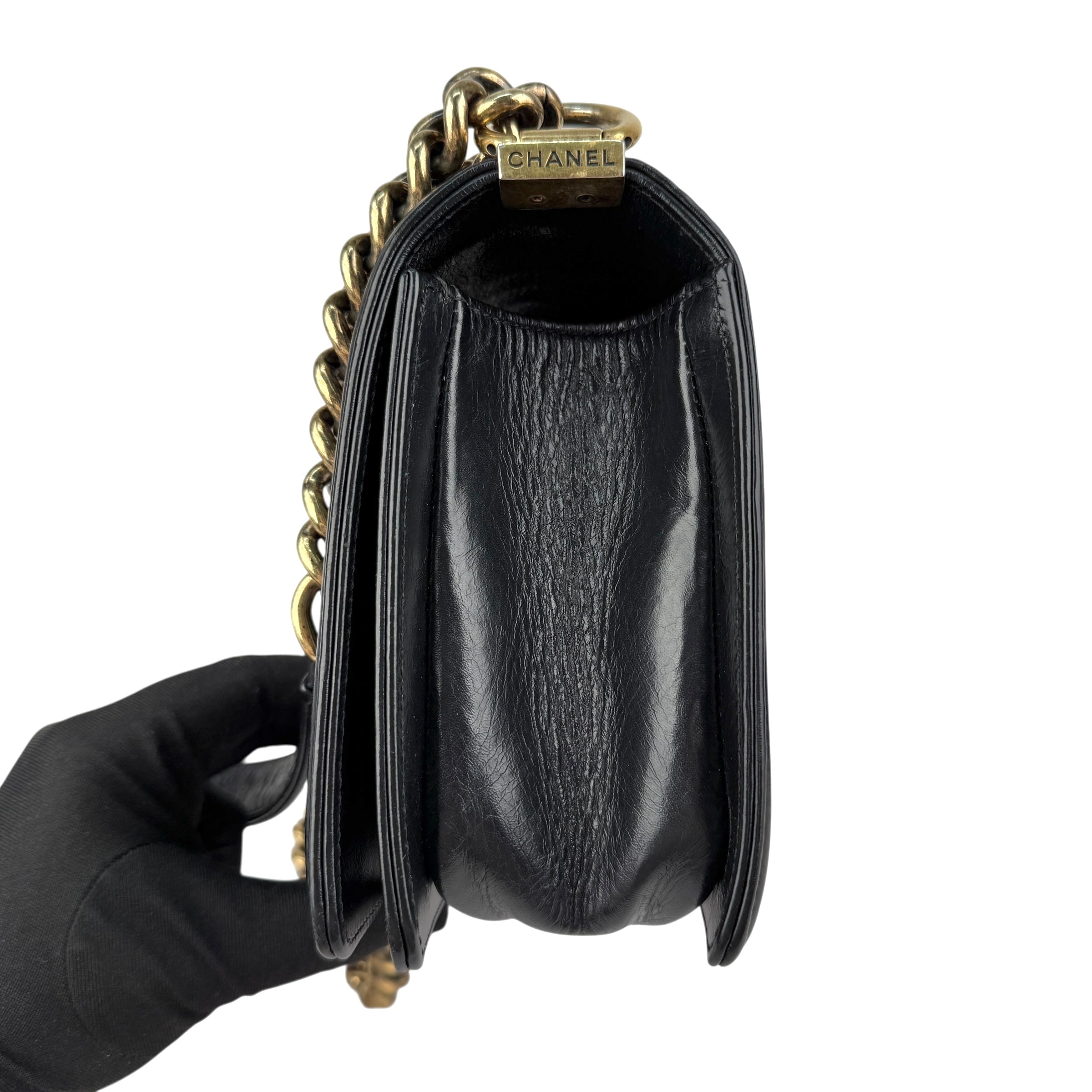Pre-owned Chanel Black Quilted Leather Medium Boy Flap Bag