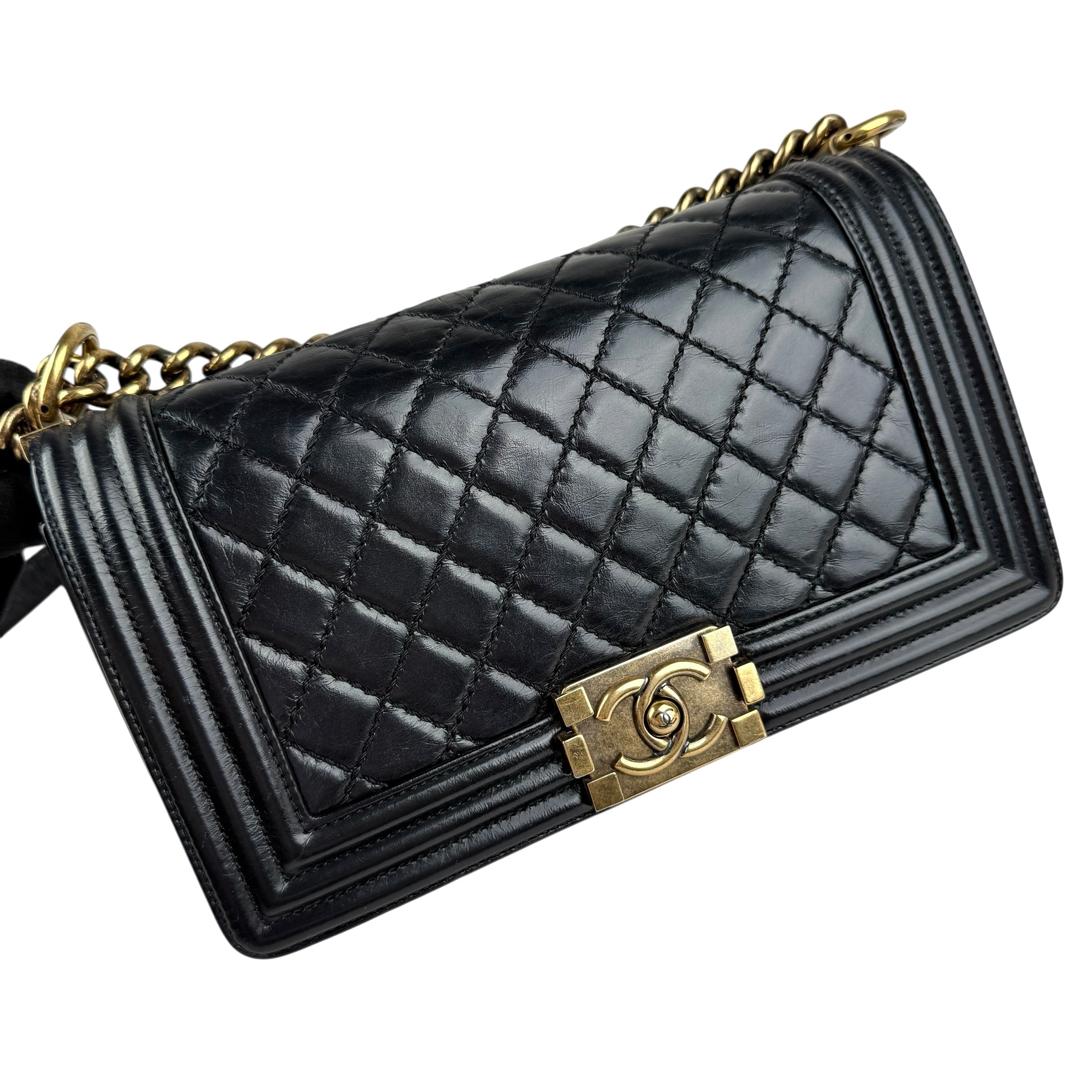 Pre-owned Chanel Black Quilted Leather Medium Boy Flap Bag
