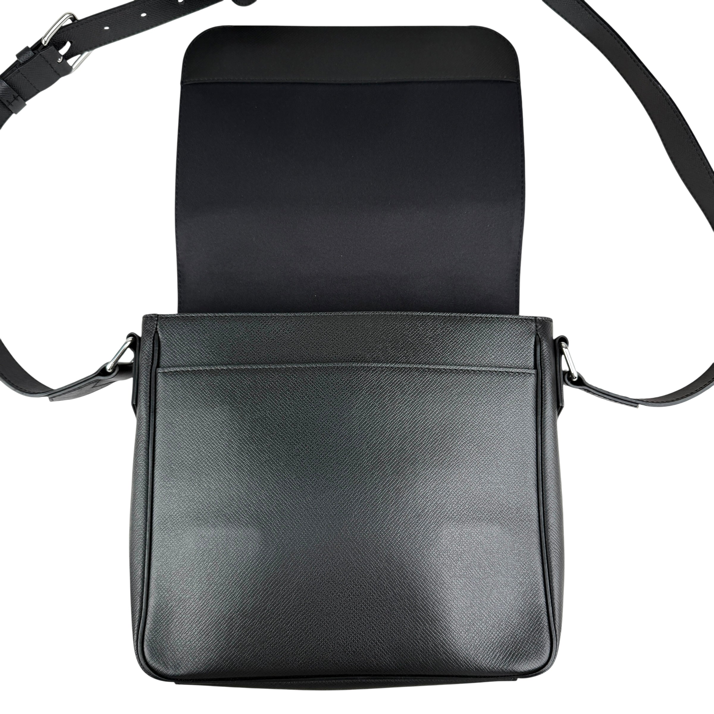 Pre-owned Louis Vuitton Taiga Roman Messenger Bag messenger bag