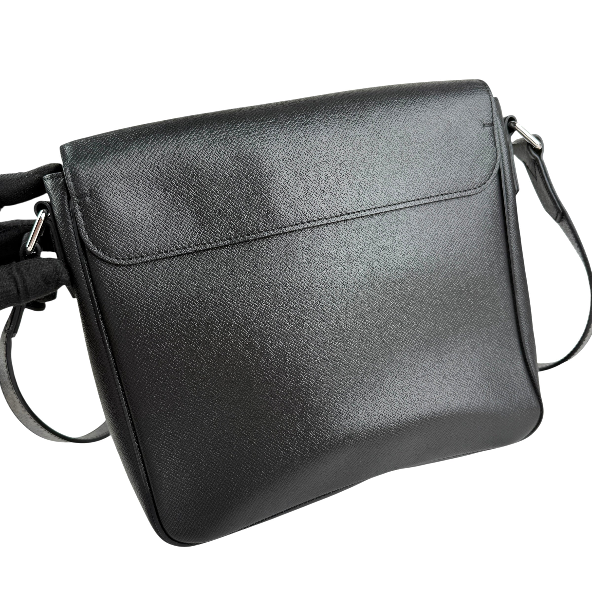 Pre-owned Louis Vuitton Taiga Roman Messenger Bag messenger bag
