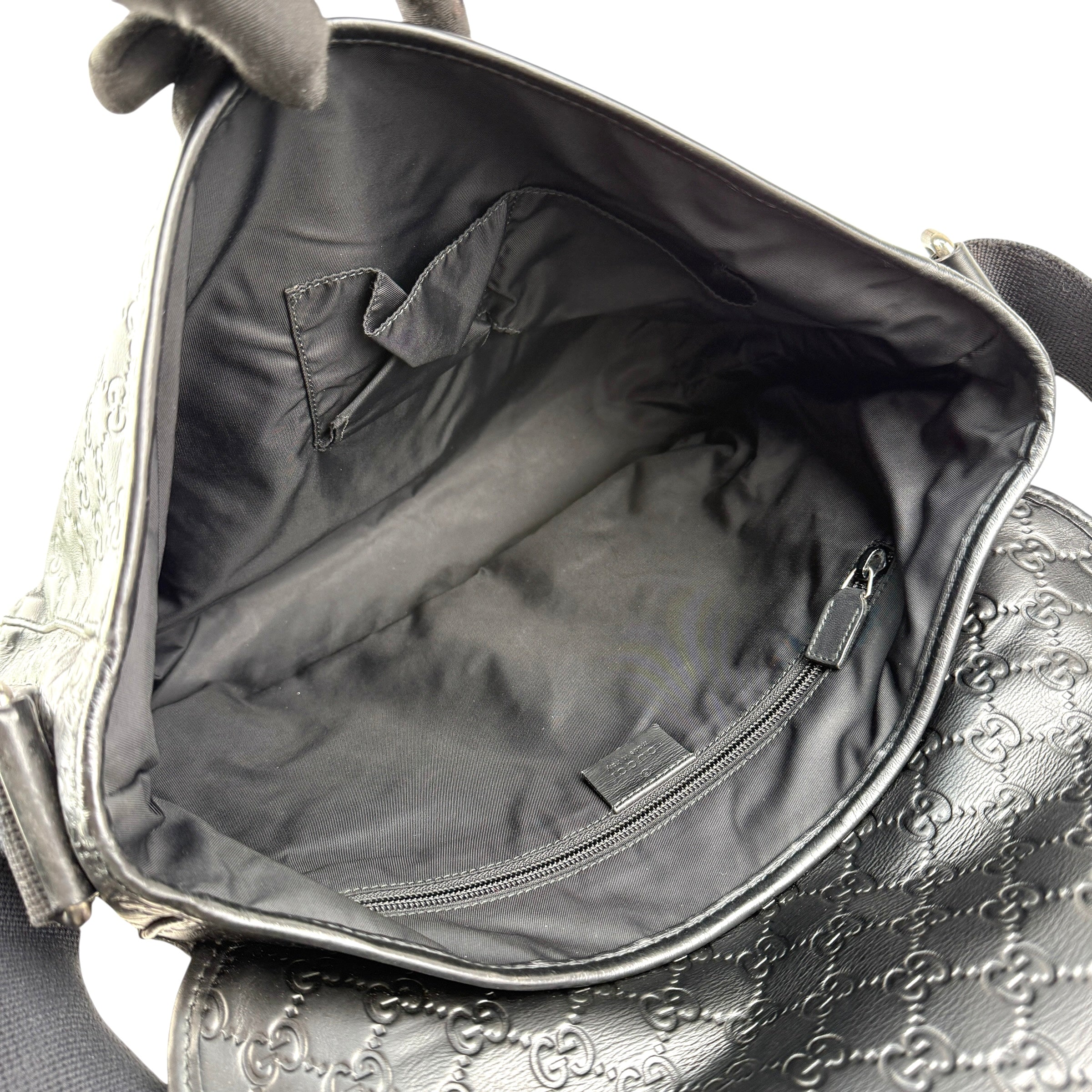 Pre-owned Gucci Black Guccissima Rubber Medium Messenger Bag