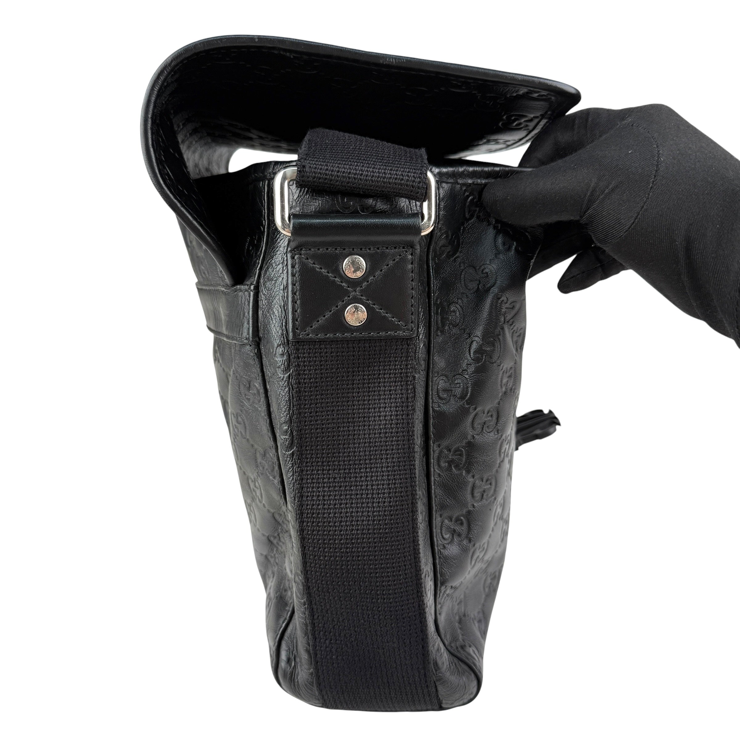 Pre-owned Gucci Black Guccissima Rubber Medium Messenger Bag
