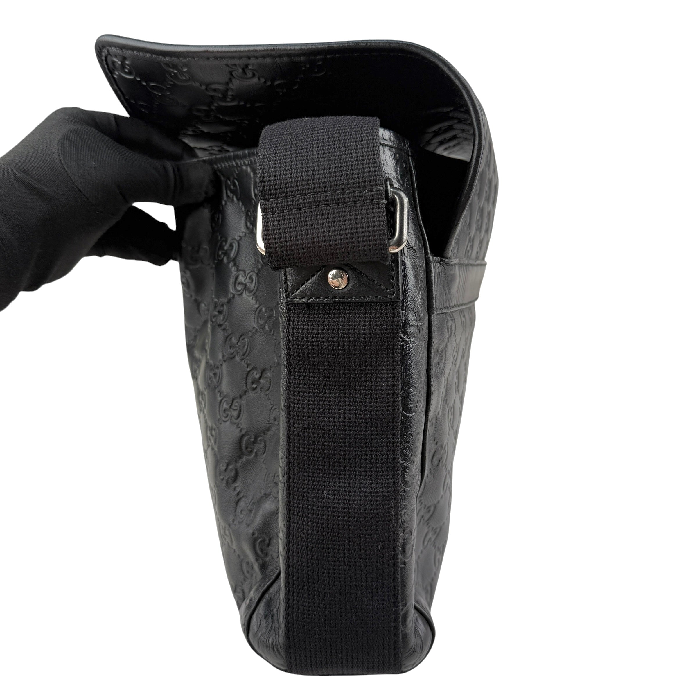 Pre-owned Gucci Black Guccissima Rubber Medium Messenger Bag