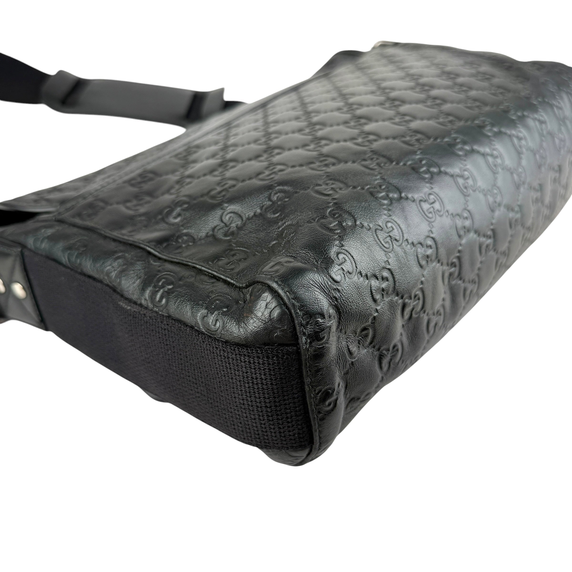 Pre-owned Gucci Black Guccissima Rubber Medium Messenger Bag