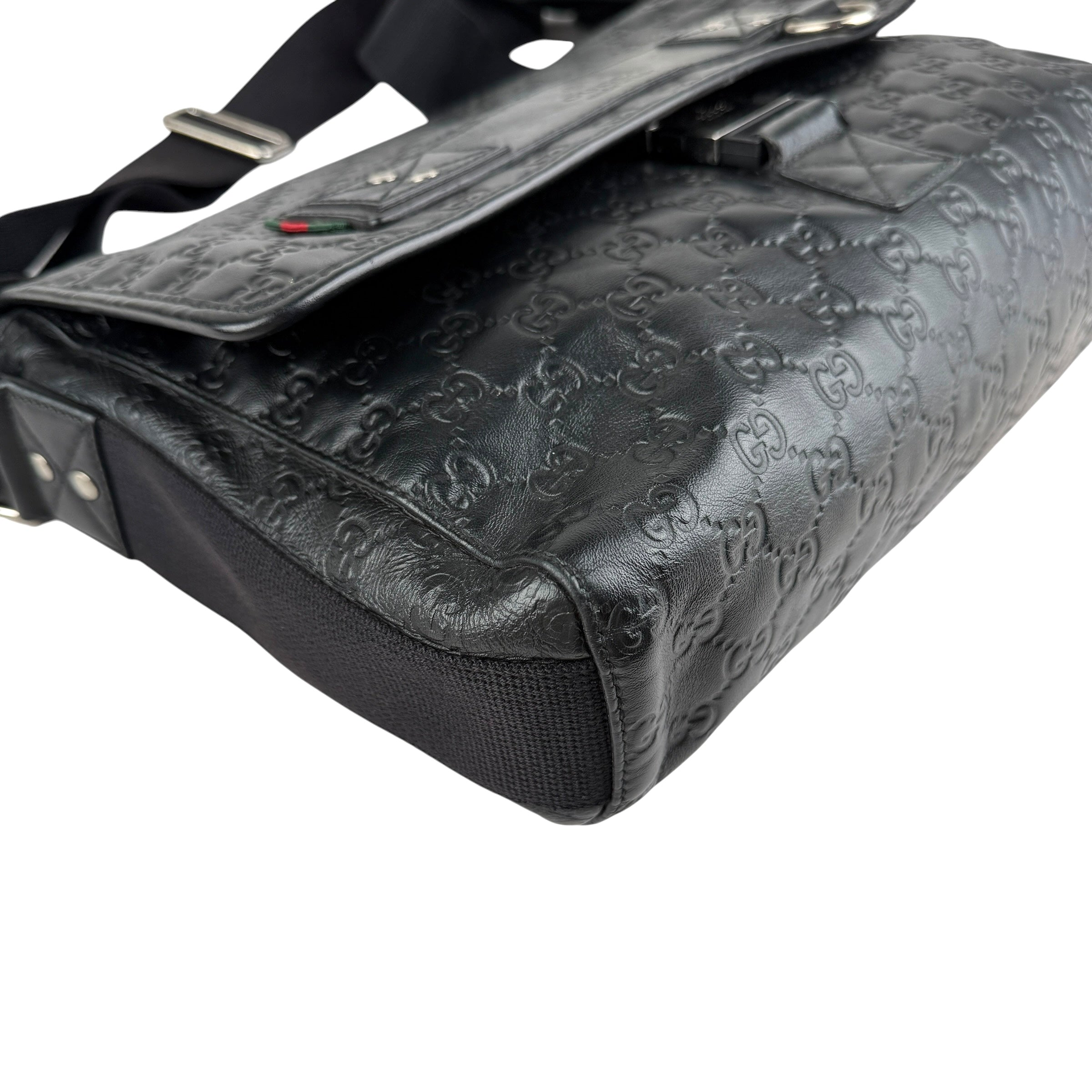 Pre-owned Gucci Black Guccissima Rubber Medium Messenger Bag